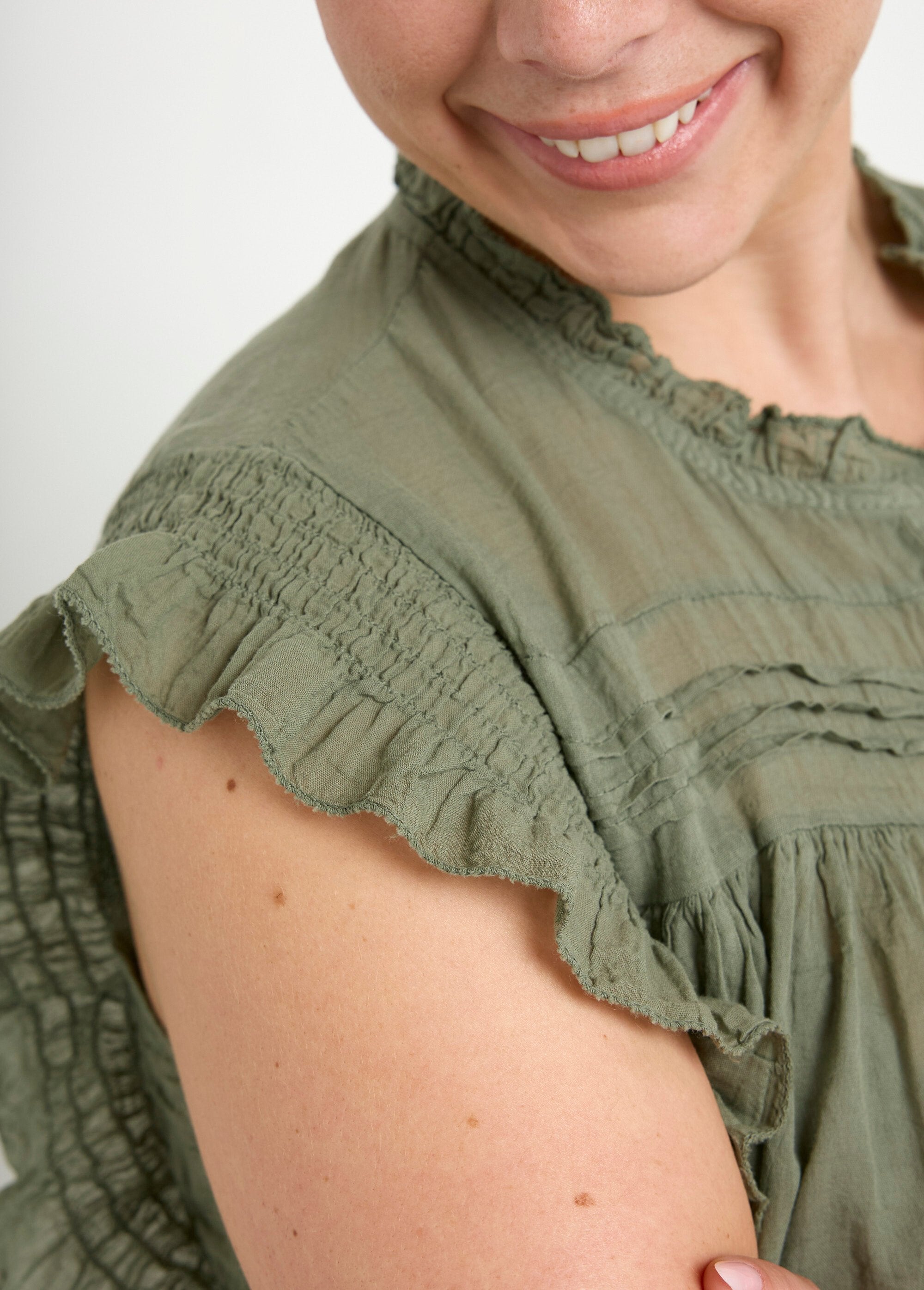 Sleeveless_cotton_voile_blouse_Khaki_DE1_curvy