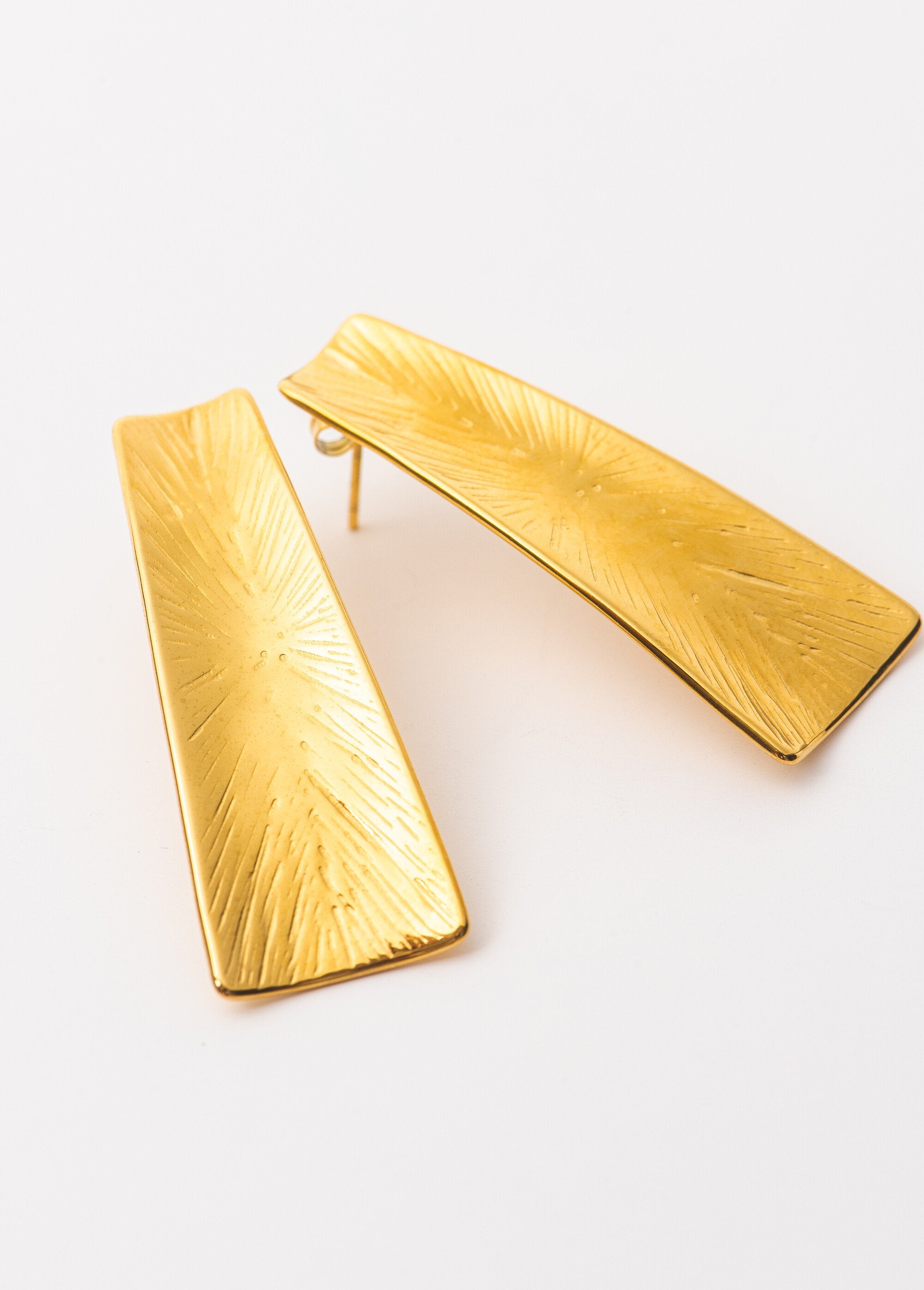 Ribbed_steel_earrings_Golden_DE1_slim