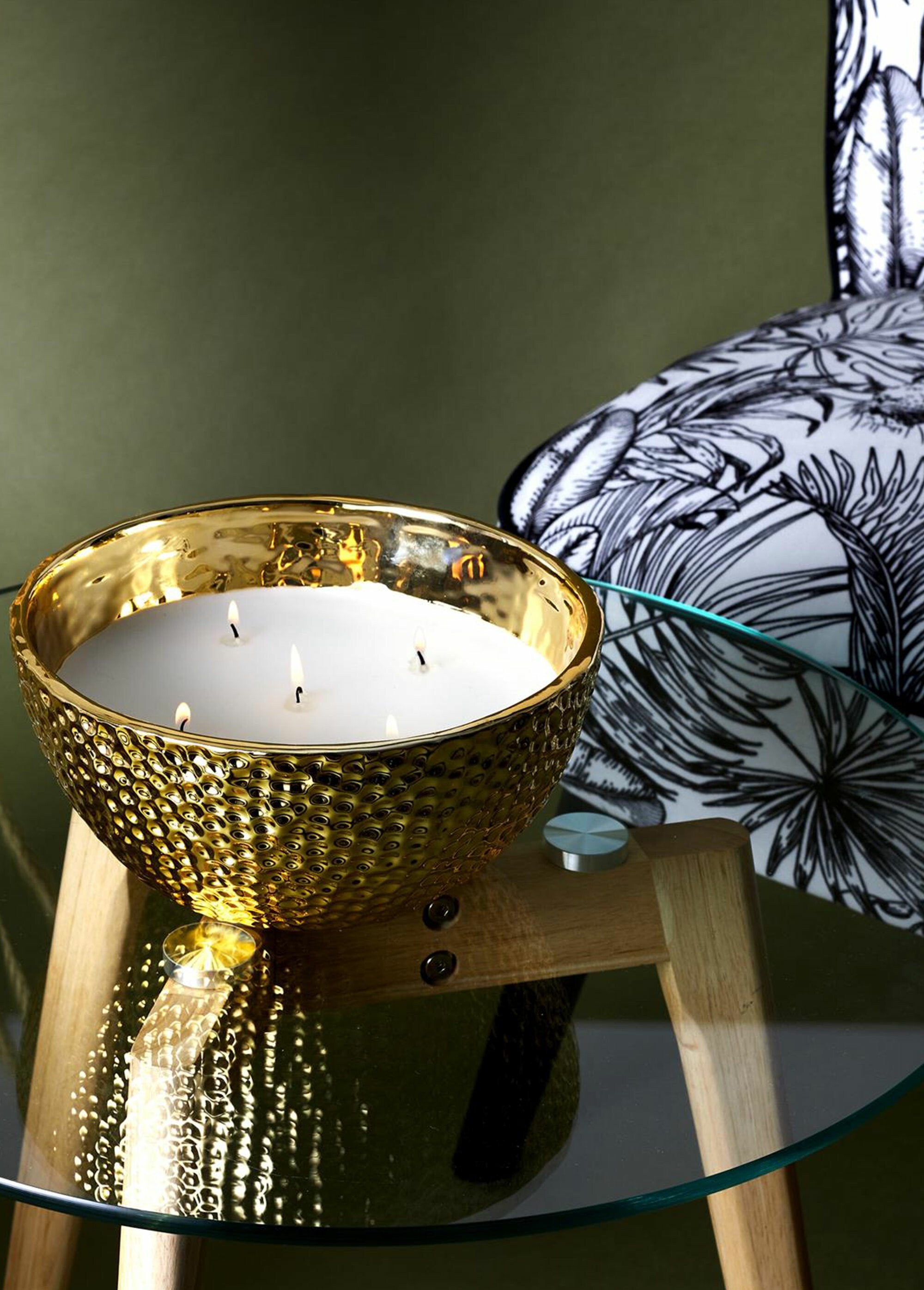 Scented_candle_in_a_hammered_metal_container_5_wicks_SF1_slim