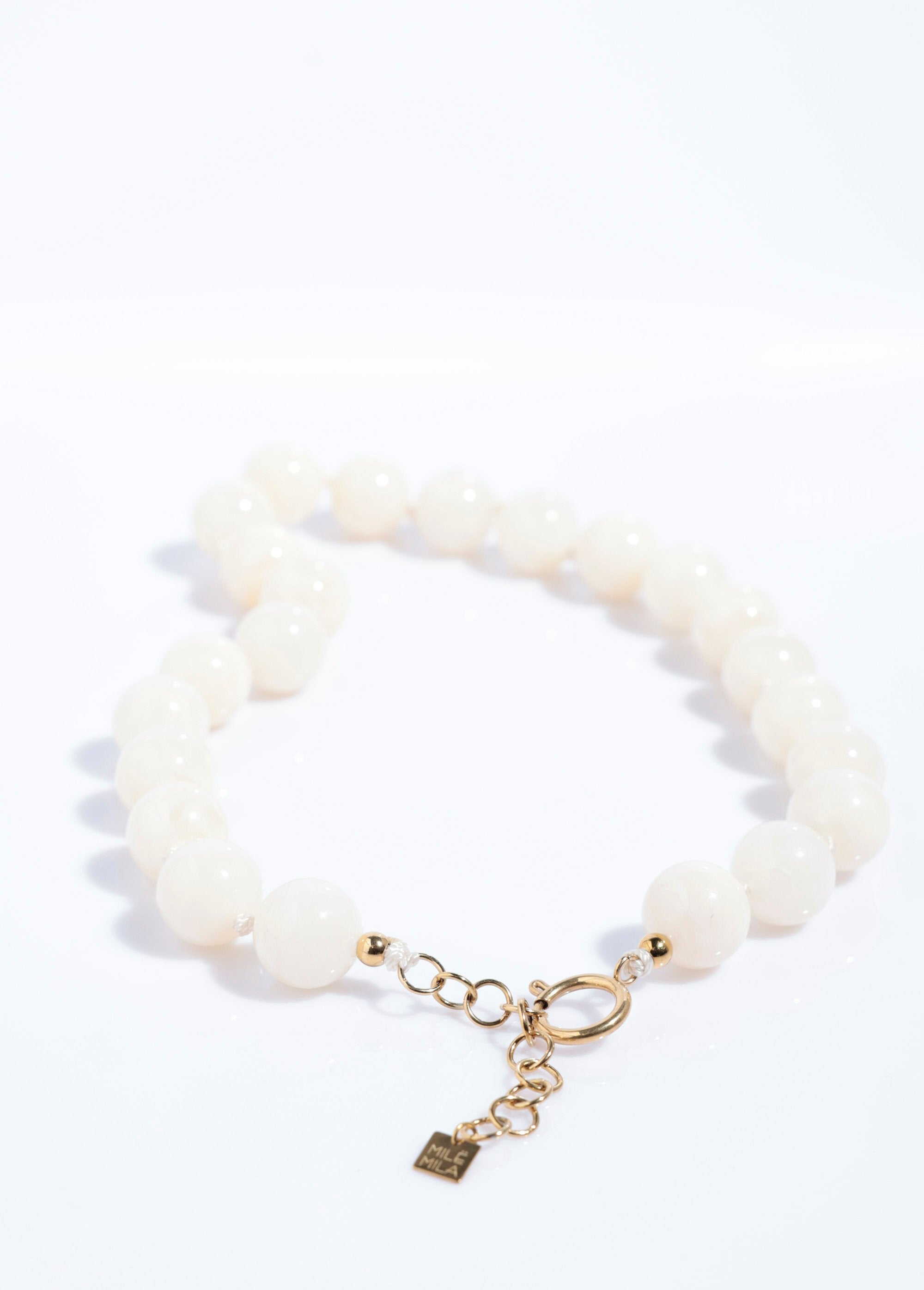 Short_necklace_with_round_marbled_beads_Ivory_DE2_slim