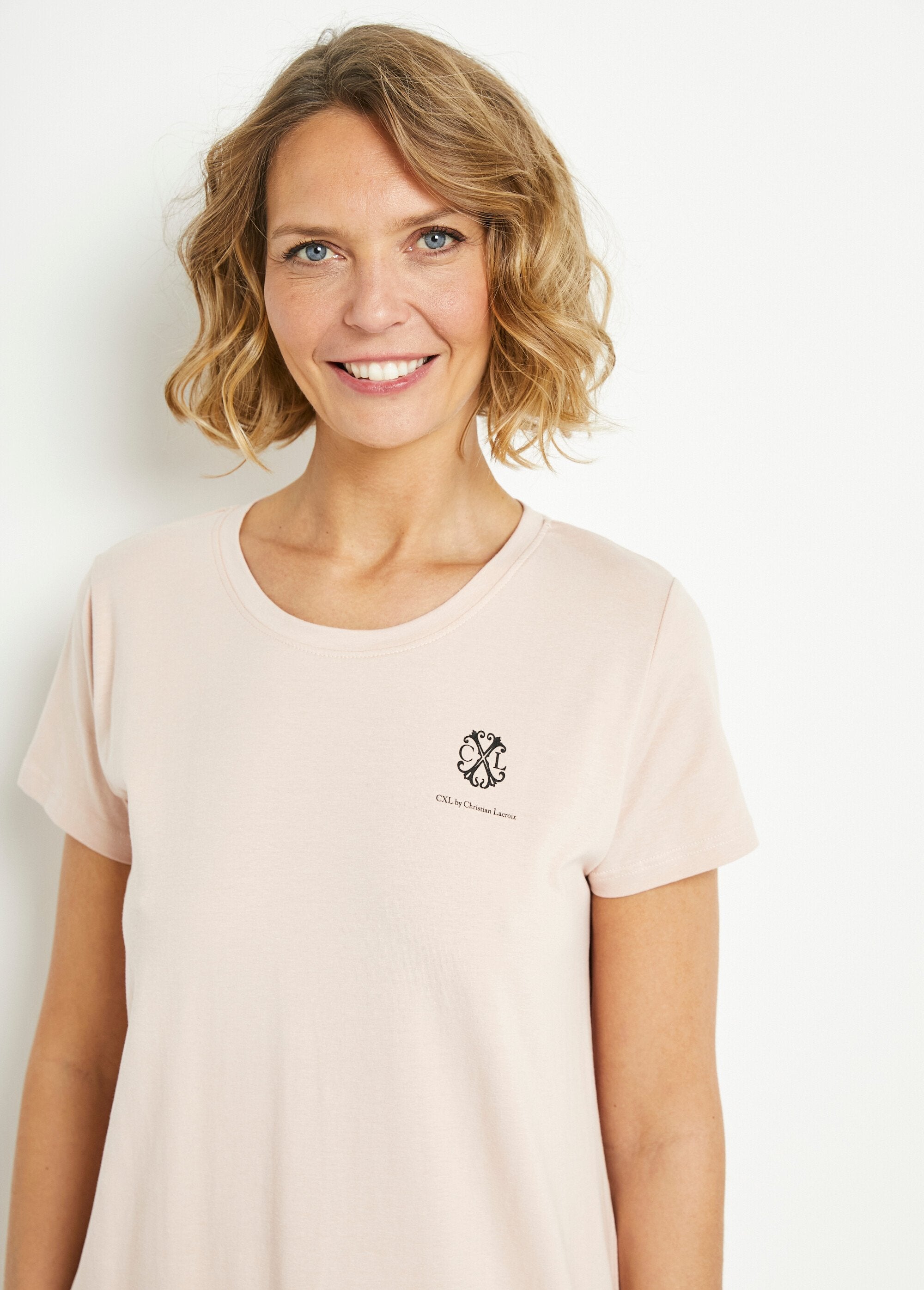 Short-sleeved_and_lace_nightie_Pink_DE1_slim