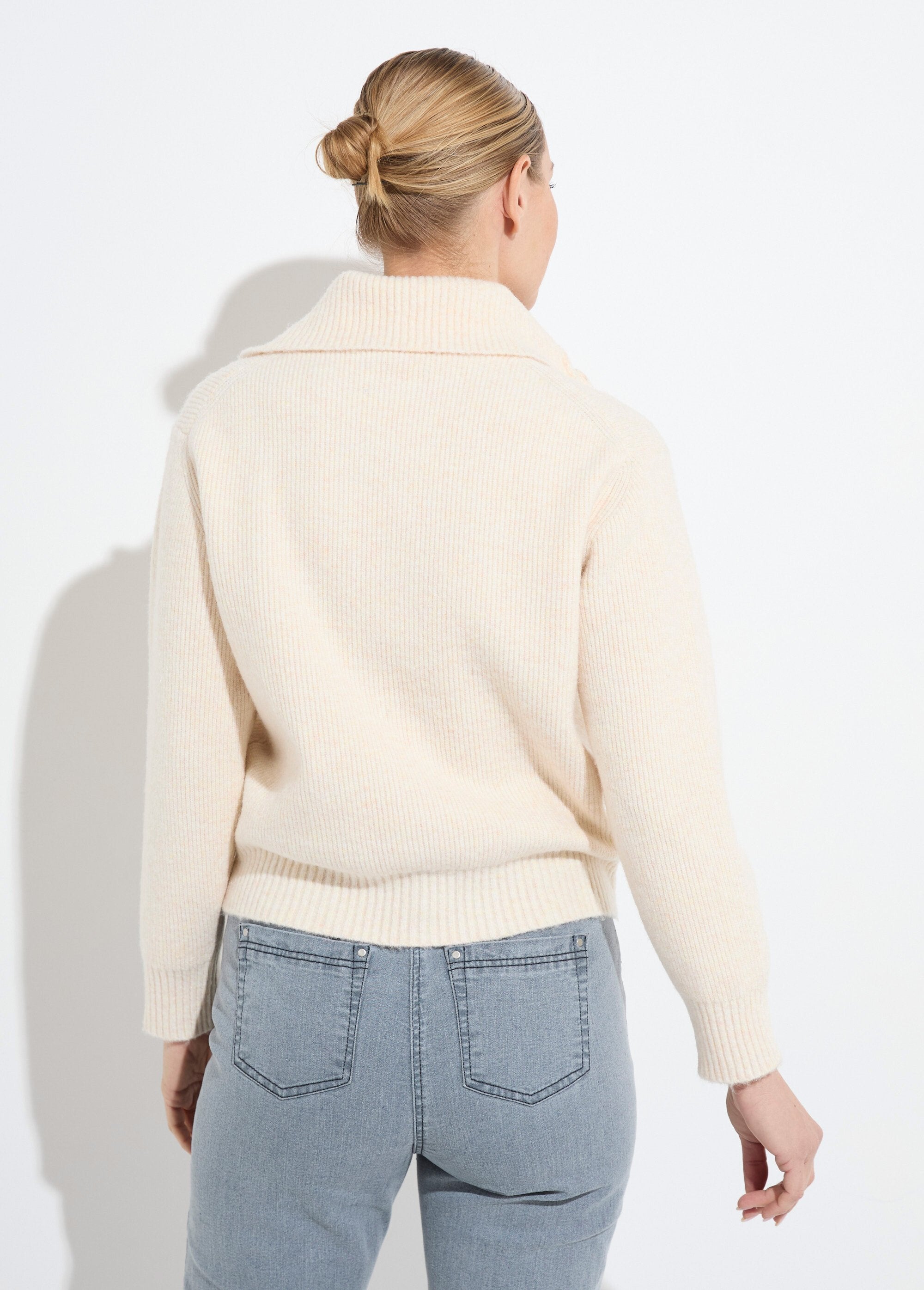 Warm_ribbed_button-down_cardigan_with_wool_and_recycled_fibers_Ivory_DO1_slim