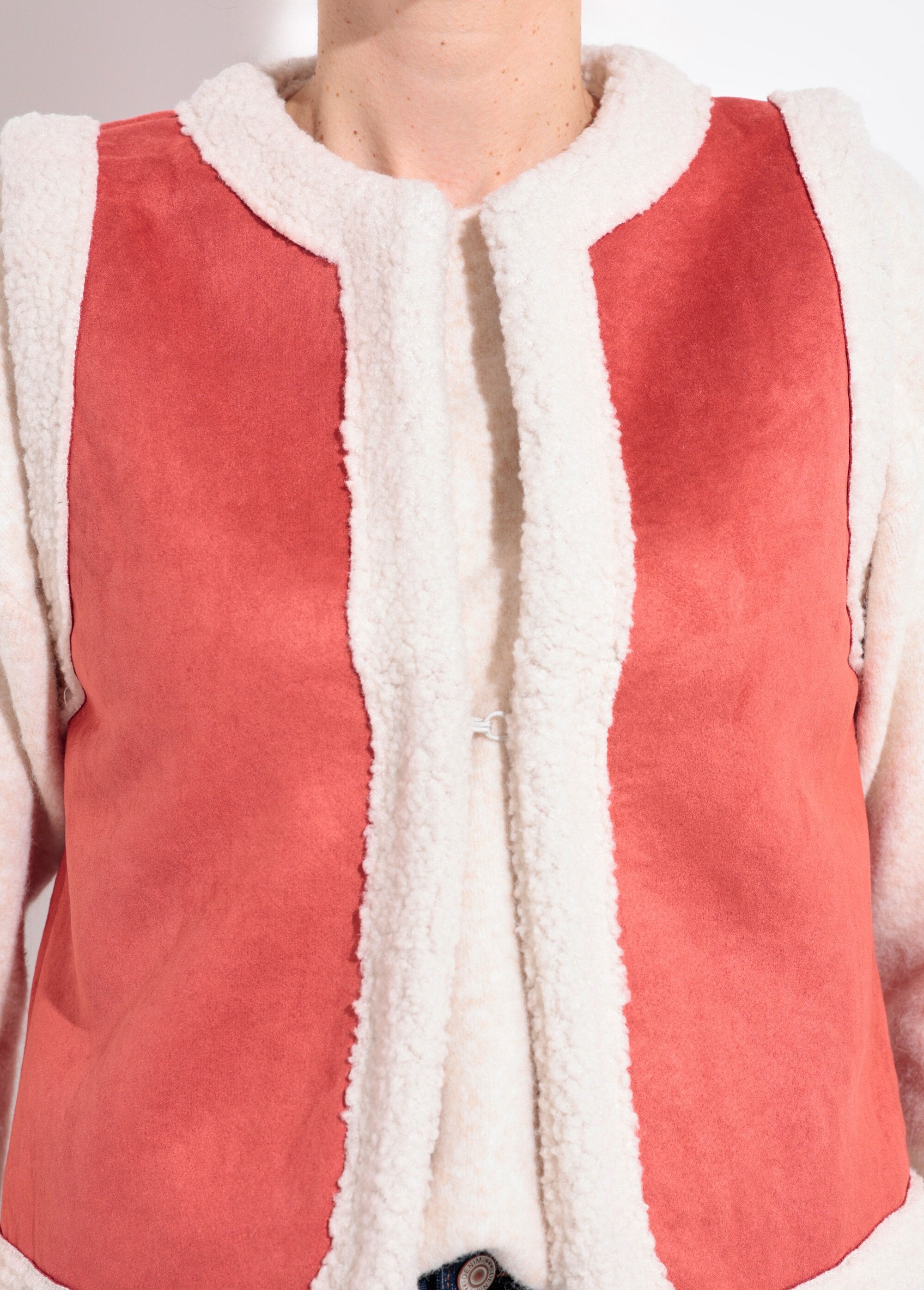 Sleeveless_sheepskin-style_vest_Brick_DE1_slim