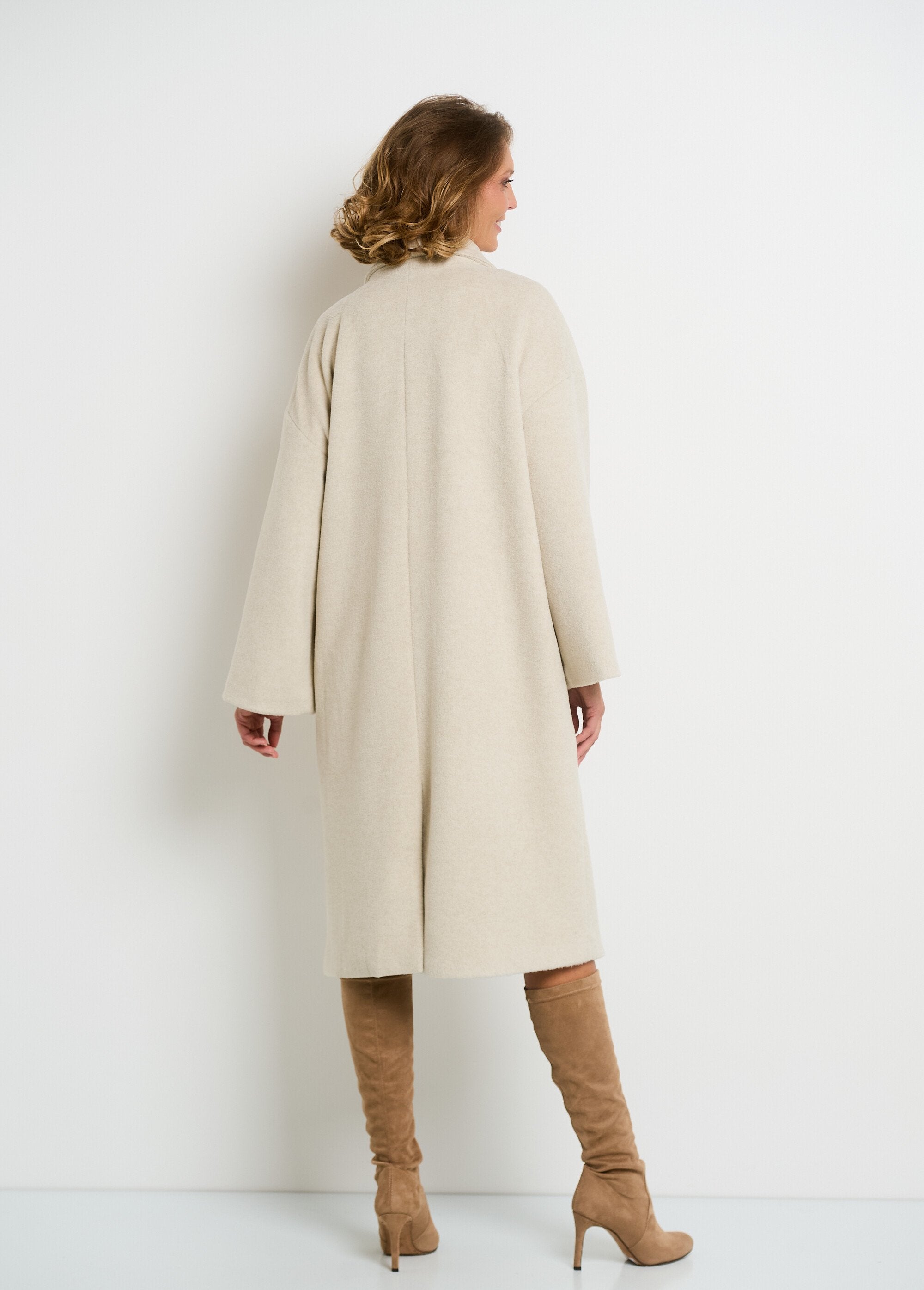 Warm_coat_with_flared_sleeves_Natural_DO1_slim