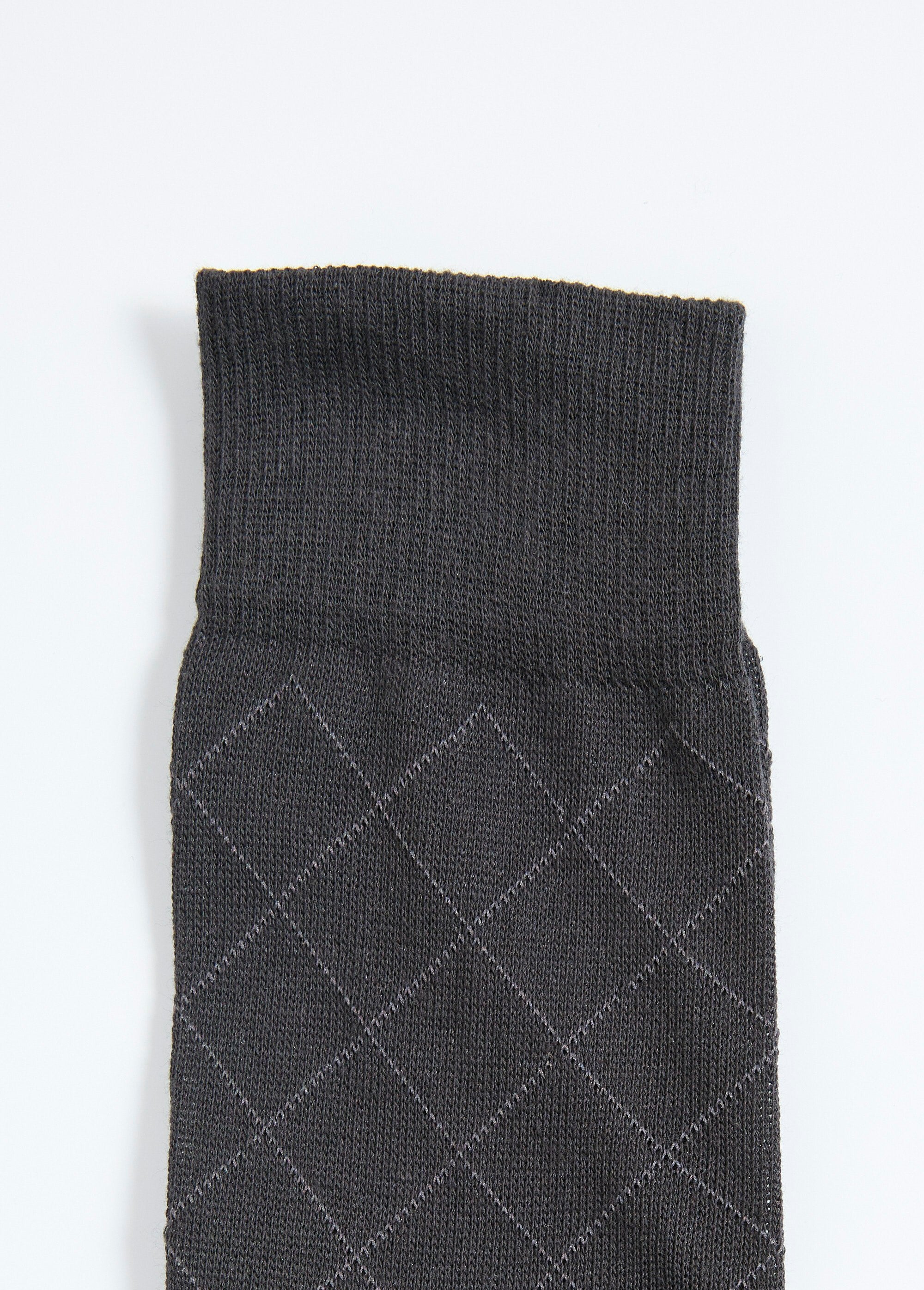 Pack_of_10_plain_and_patterned_socks_Black_matching_DE5_slim