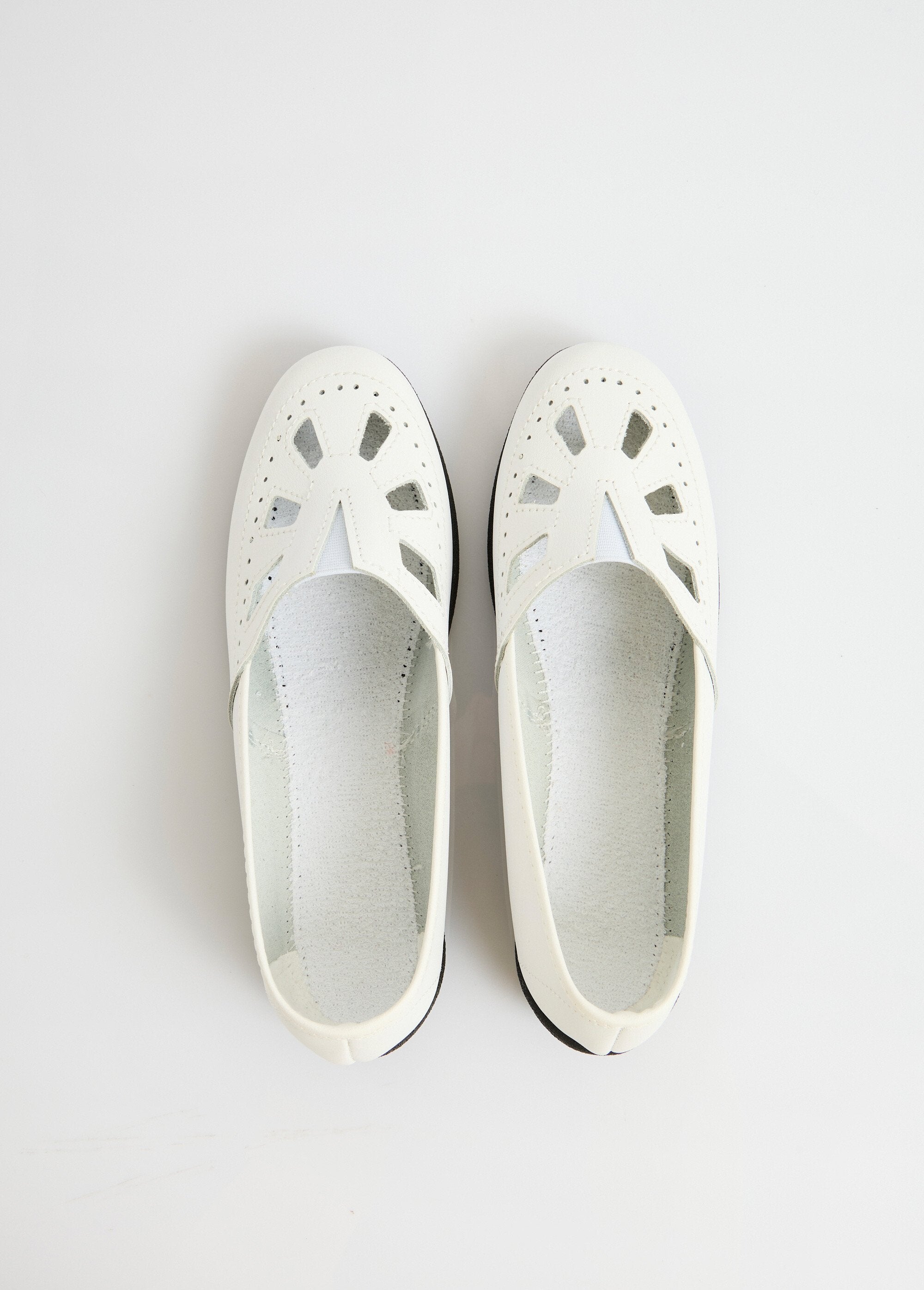 Elasticated_comfort_width_leather_moccasins_White_OV1_slim