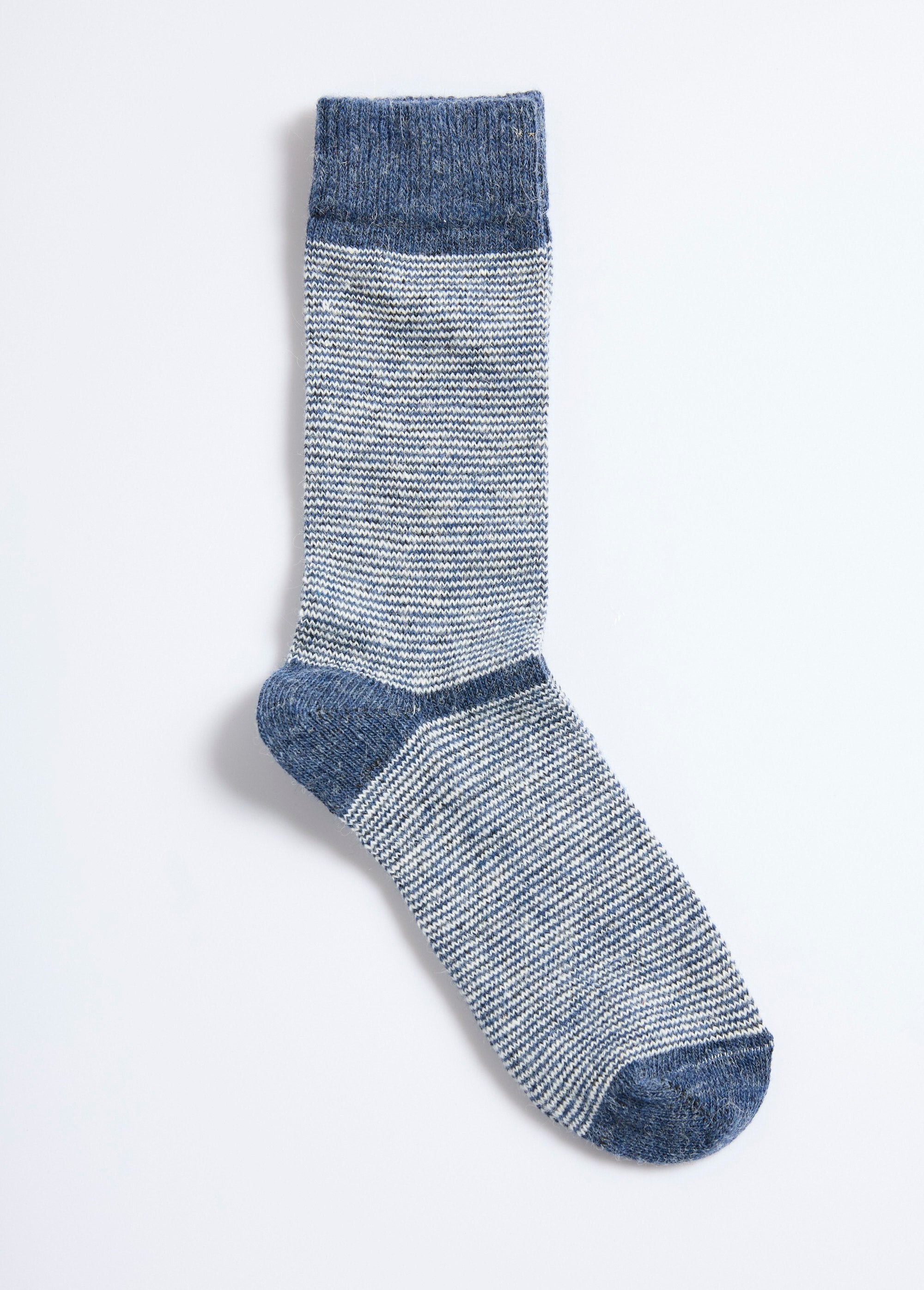 Pair_of_warm_striped_socks_with_wool_Blue_DE1_slim