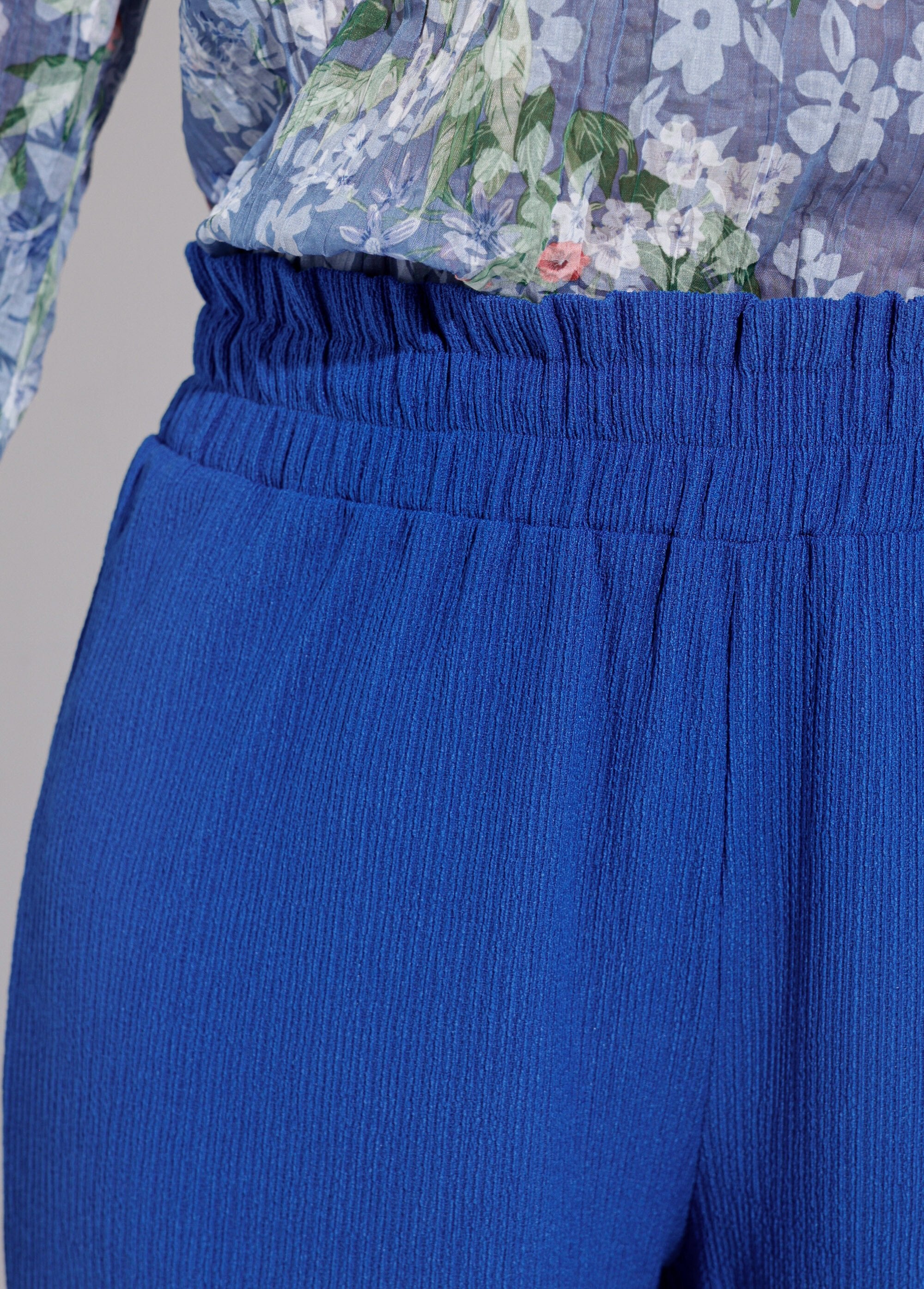 Green_wide_elasticated_waistband_trousers_with_raised_mesh_Hard_blue_DE1_slim