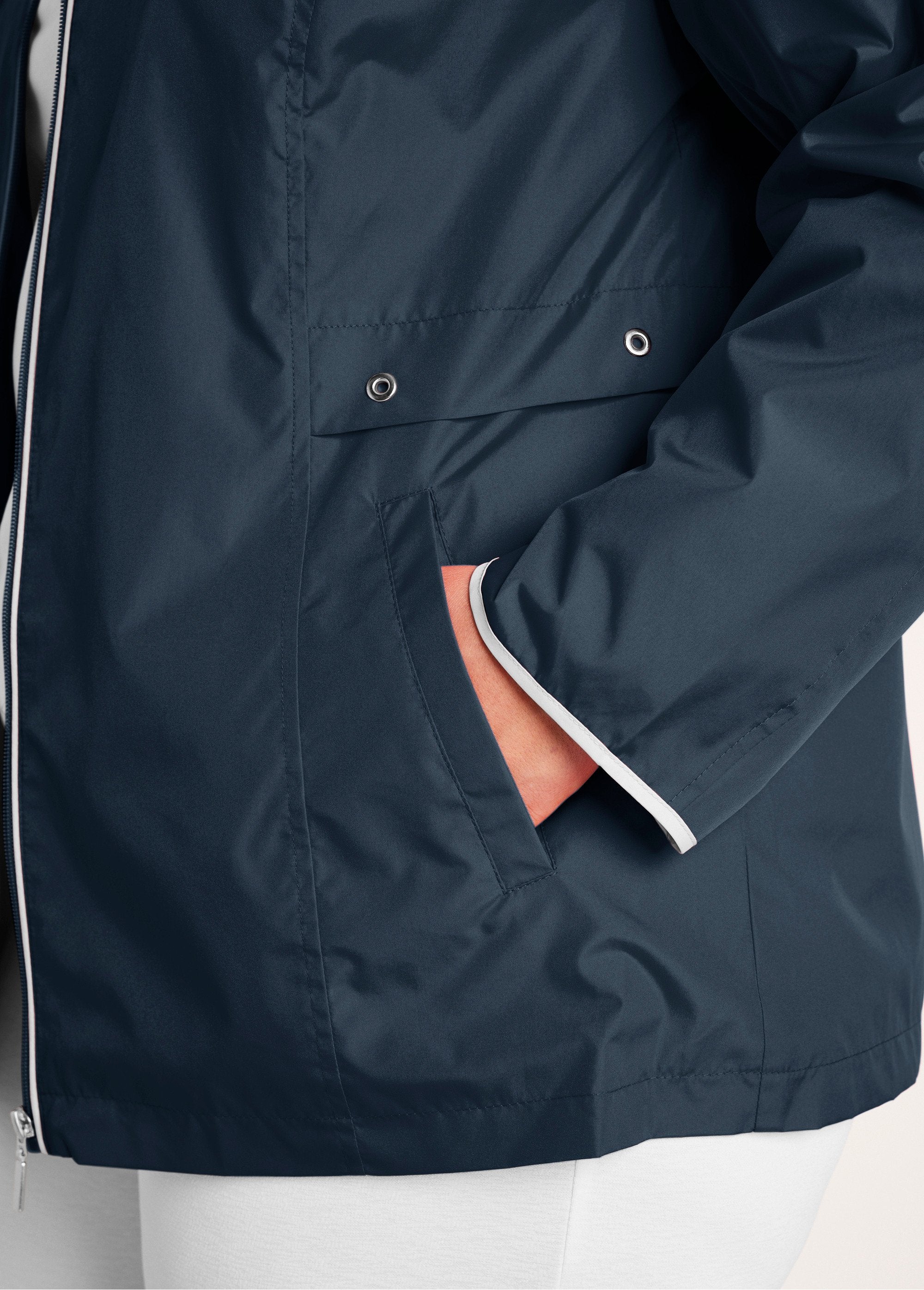 Lightweight_zip-up_short_parka_with_hood_Marine_DE2_curvy