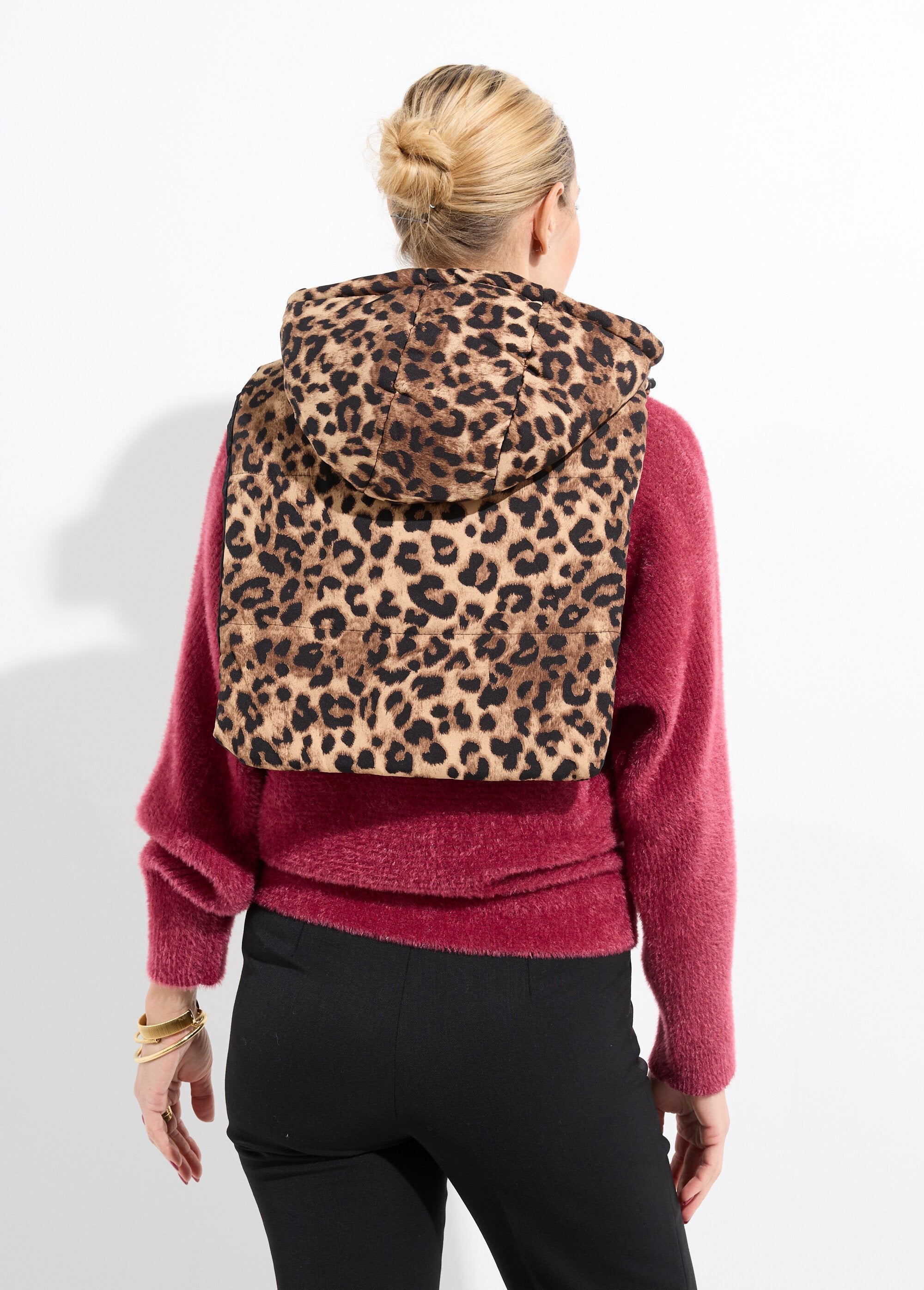 Hooded_quilted_zipped_bib_Leopard_DO1_slim