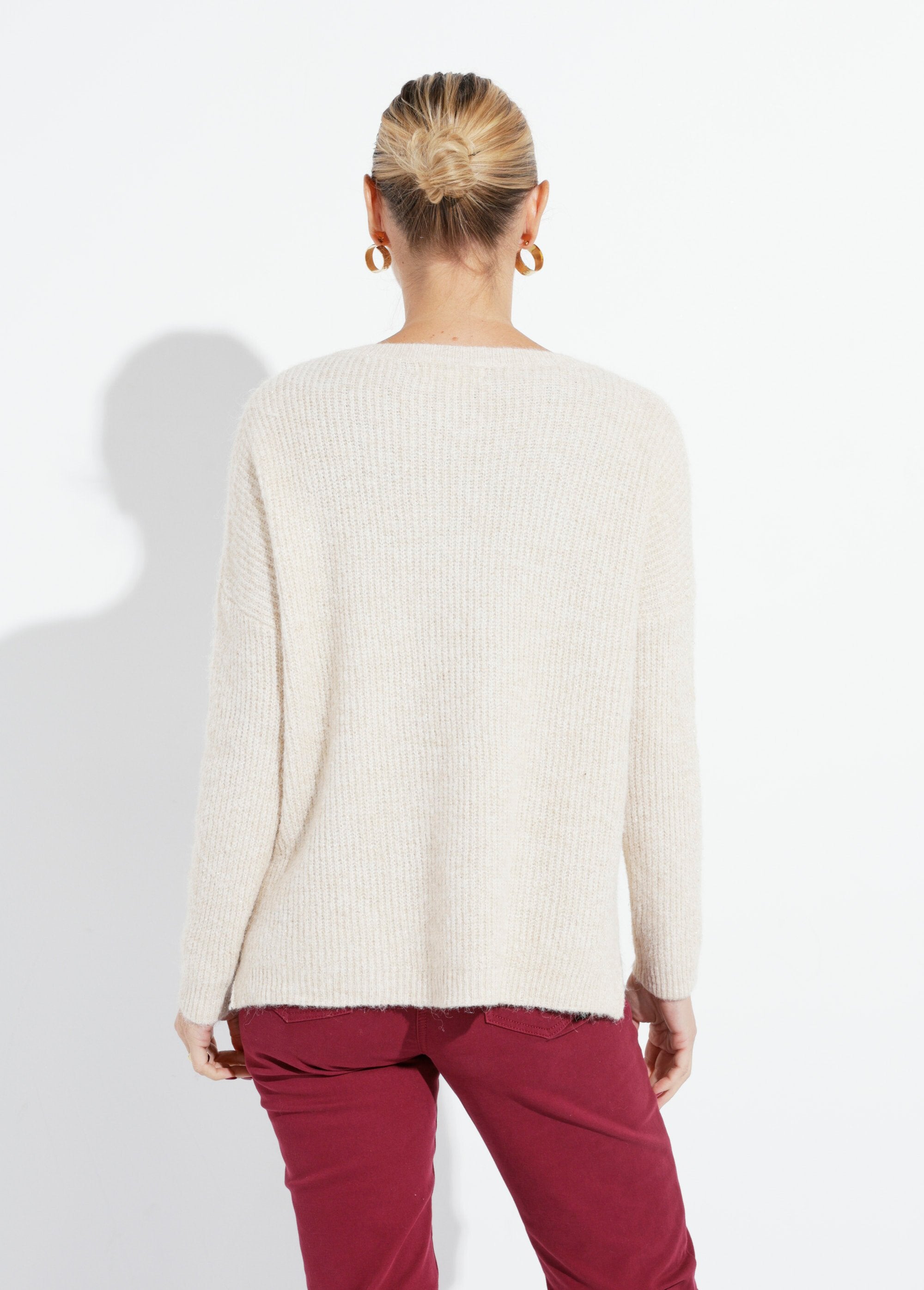 Boat_neck_fluffy_knit_sweater_Beige_DO1_slim