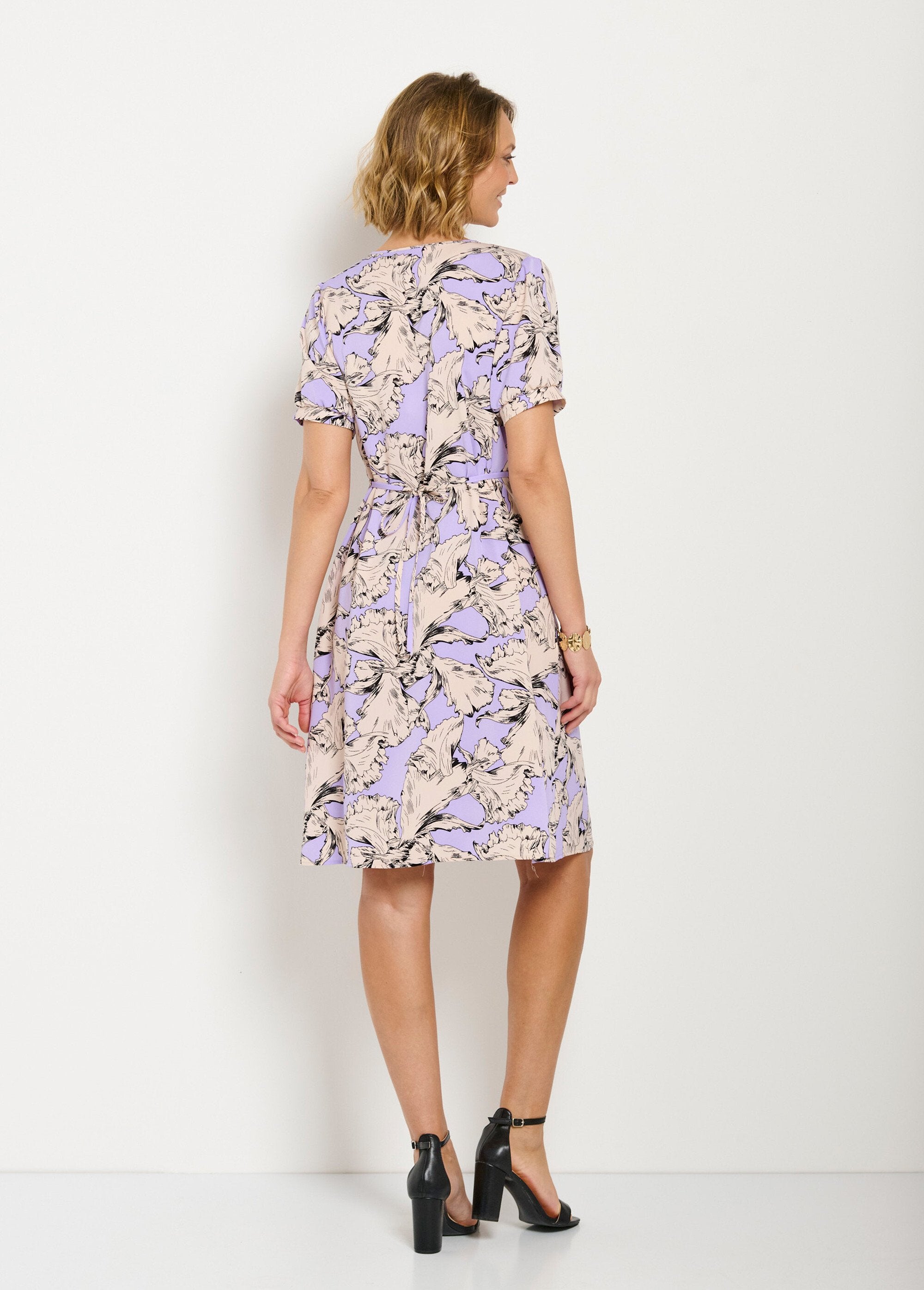Short_wrap_dress_with_flowing_graphic_pattern_Purple_and_white_DO1_slim