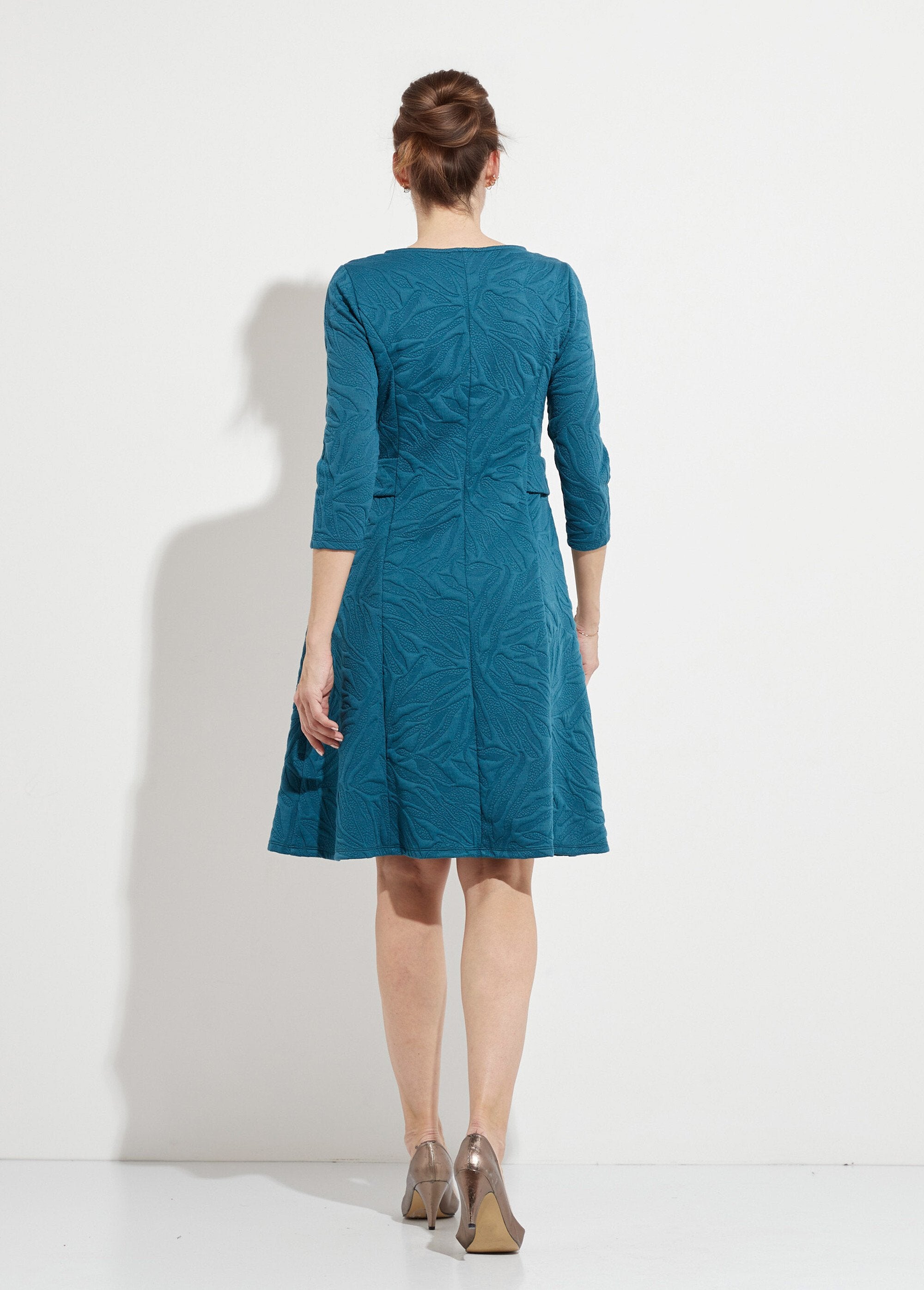 Short,_curved,_relief_jacquard_dress_Blue_Duck_DO1_slim