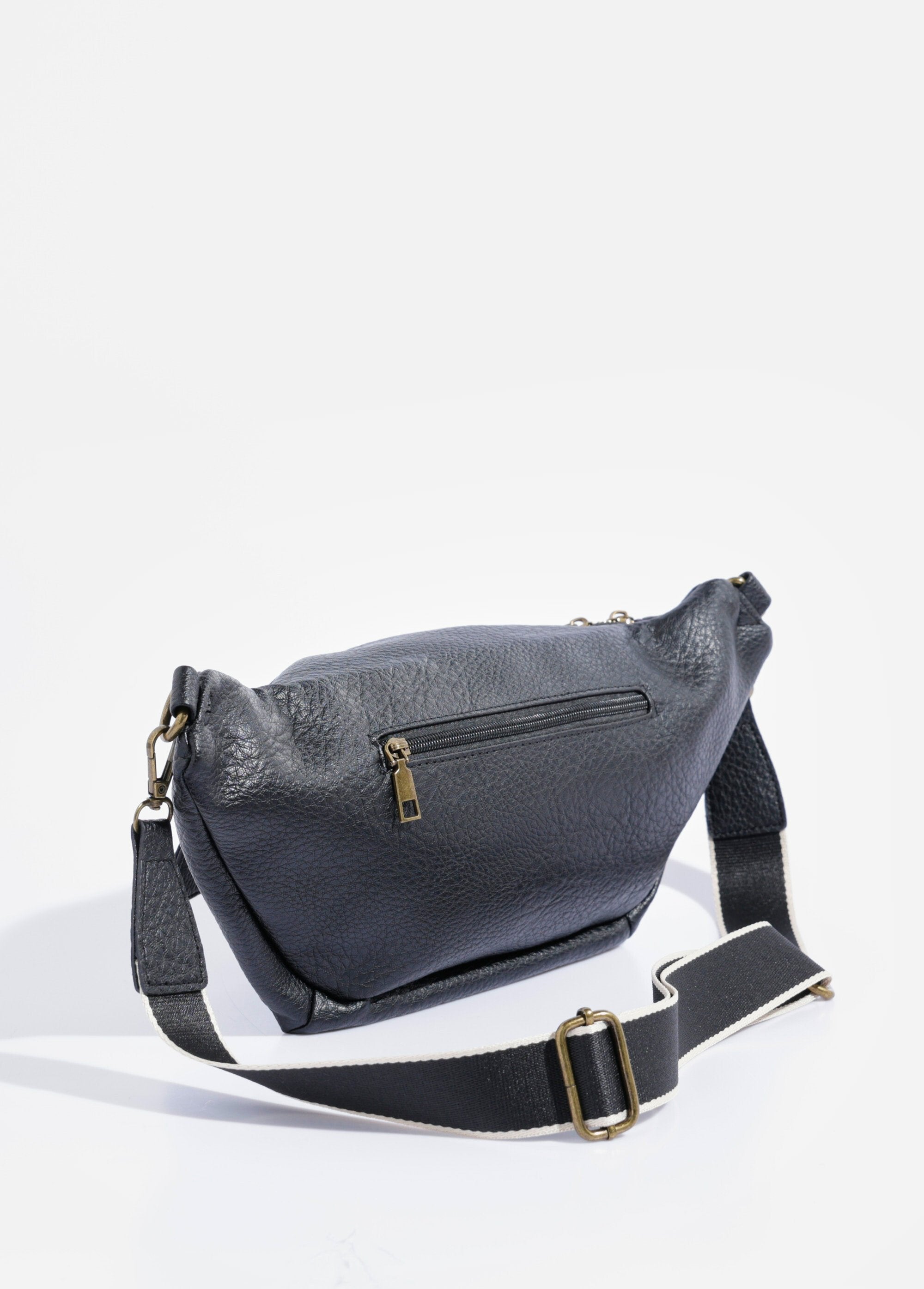 Vintage_effect_multi-pocket_fanny_pack_Black_DO1_slim