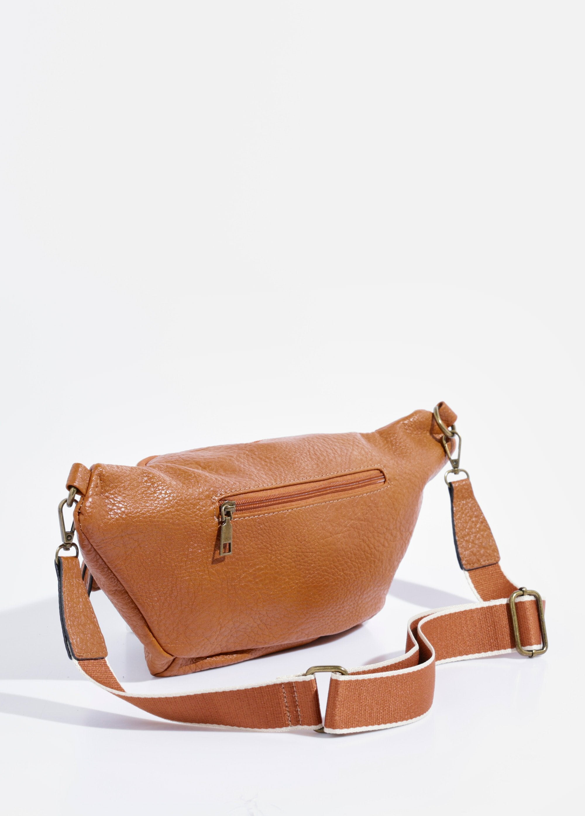 Vintage_effect_multi-pocket_fanny_pack_camel_DO1_slim
