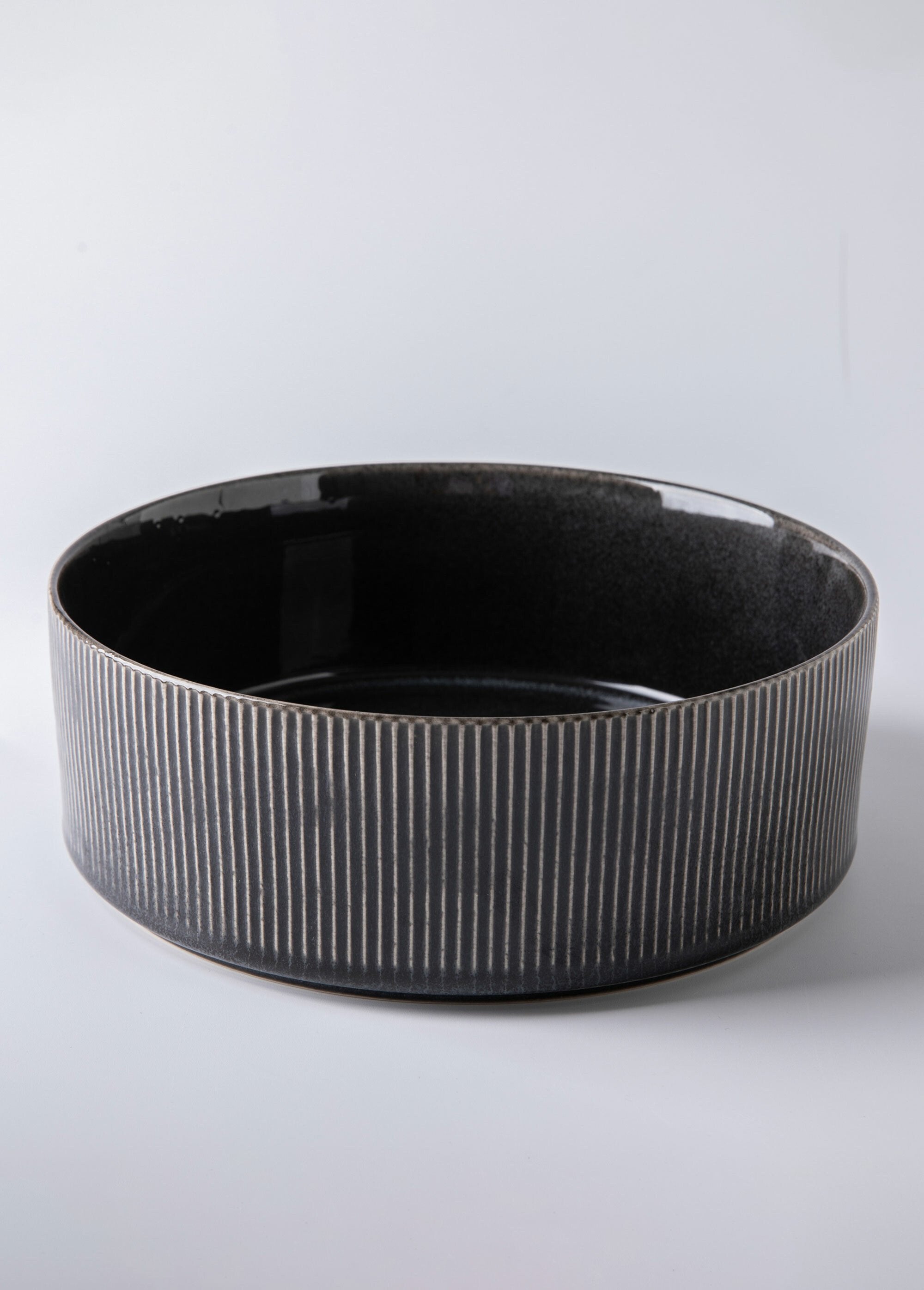 High_stoneware_salad_bowl,_Charcoal_Black_FA1_slim