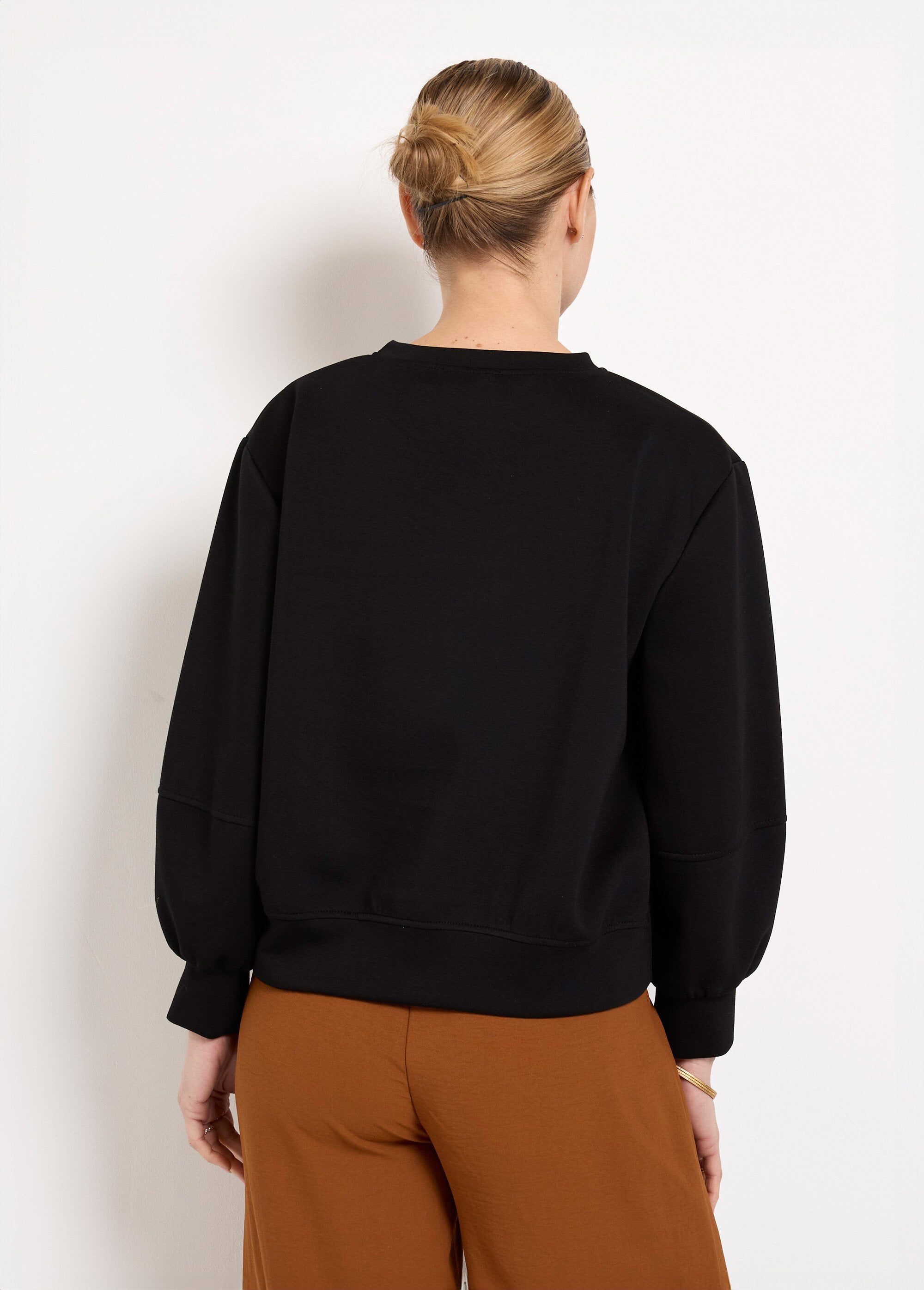 Sweat_court_col_rond_en_maille_douce_Noir_DO1_slim