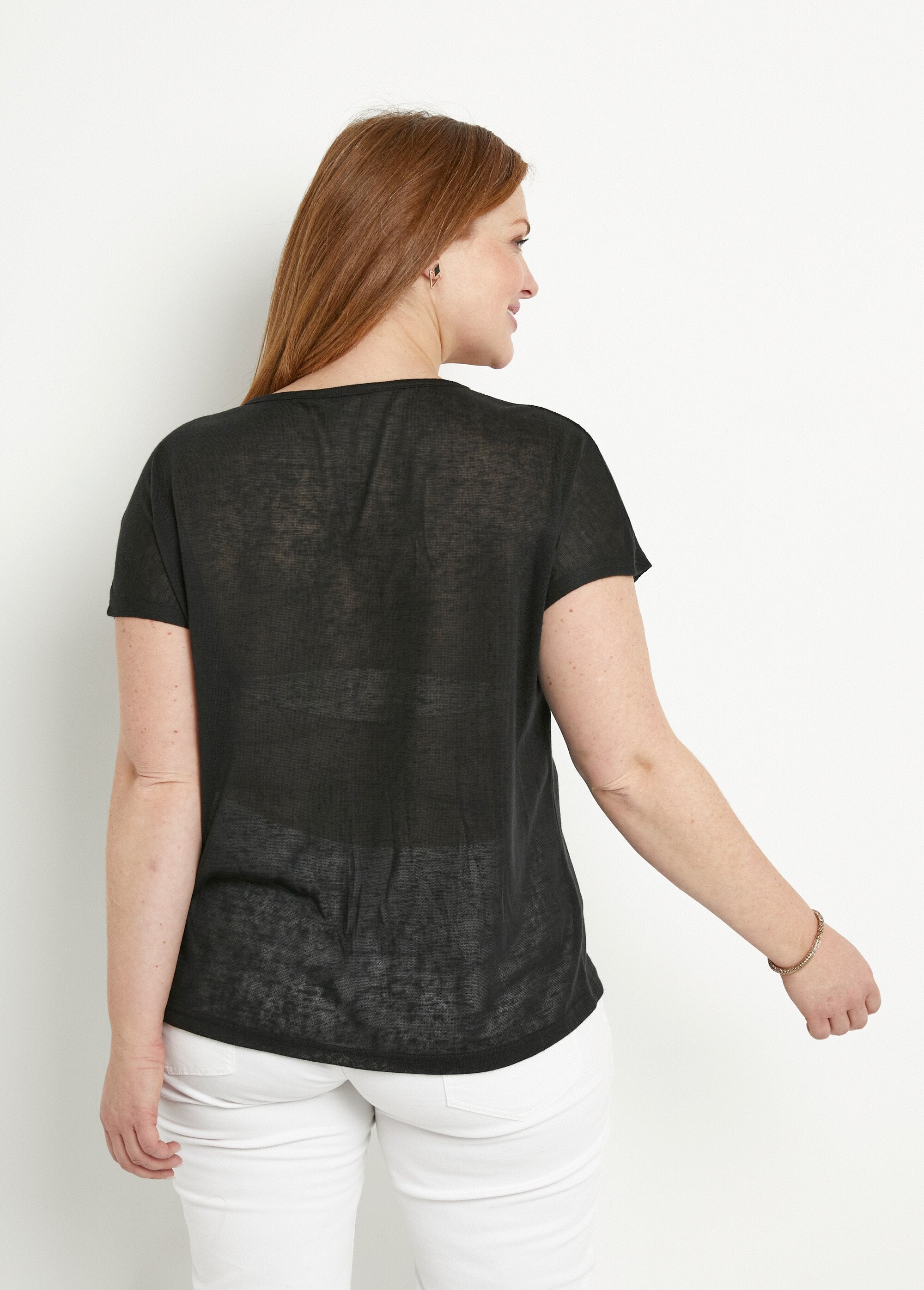 Round_neck_t-shirt_with_slub_knit_and_gold_pattern_Black_DO1_curvy
