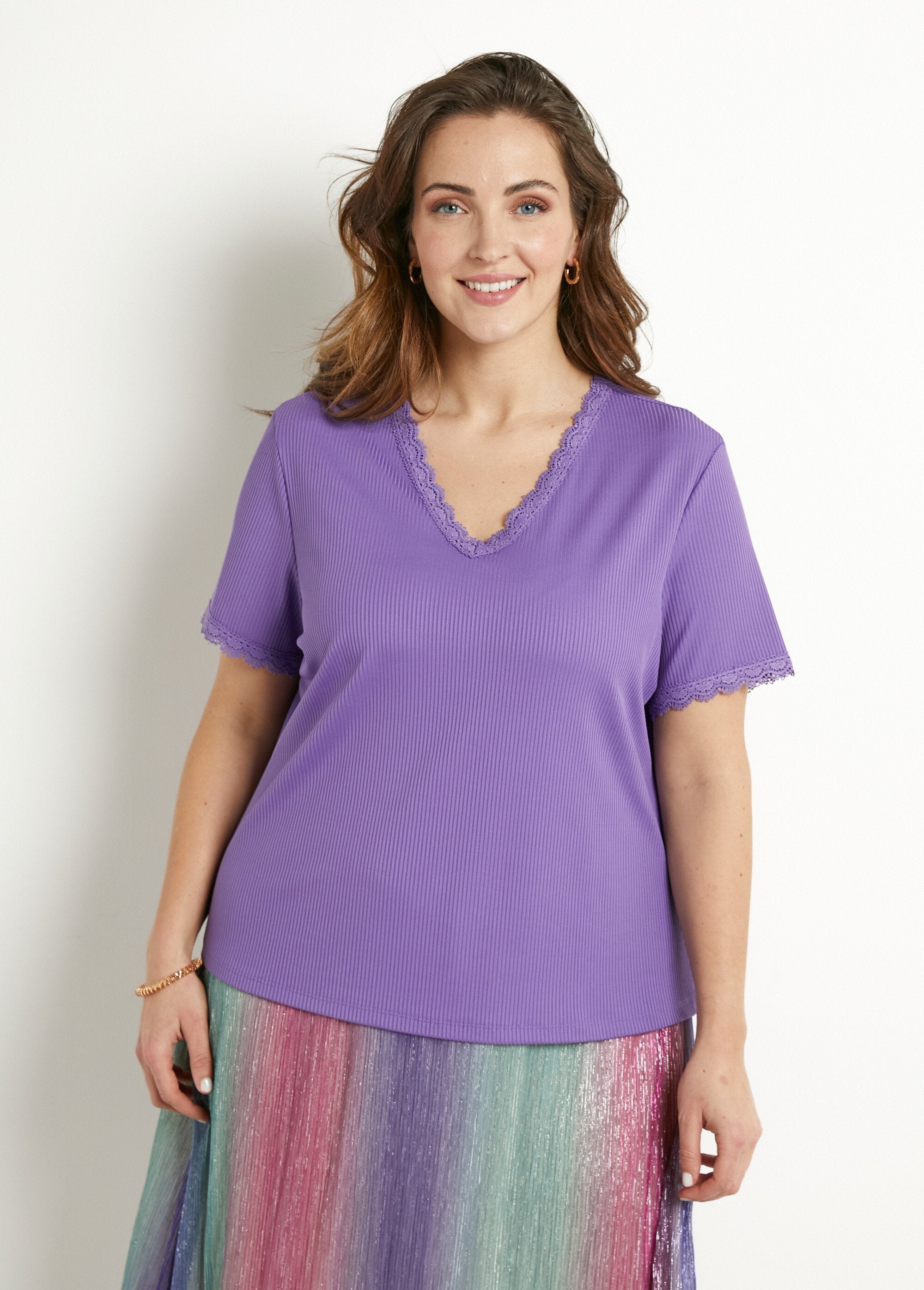 V-neck_t-shirt_with_fine_lace_ribbing_and_short_sleeves_Parma_FA1_curvy