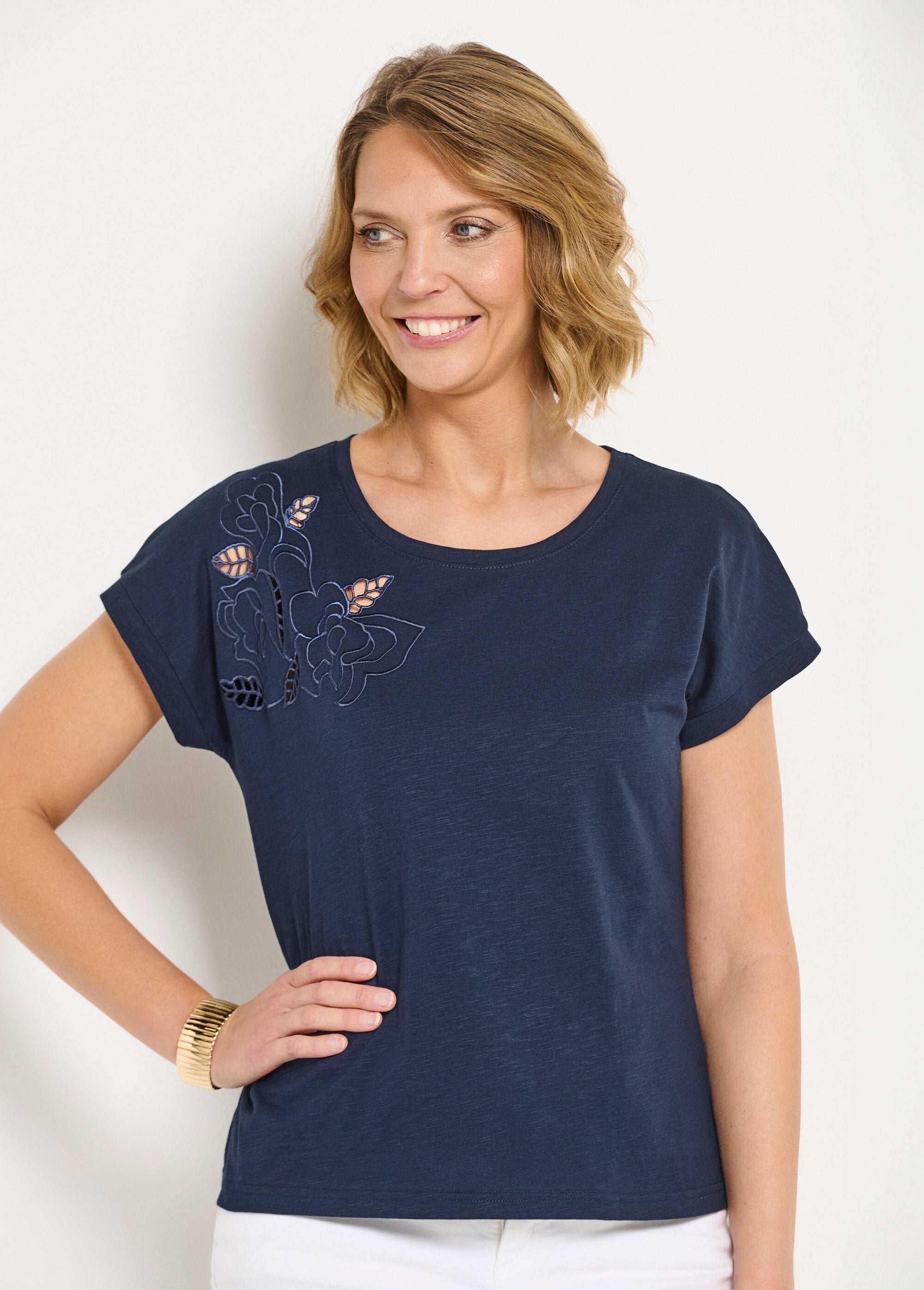 Plain_short_sleeve_openwork_embroidered_t-shirt_Marine_DE1_slim