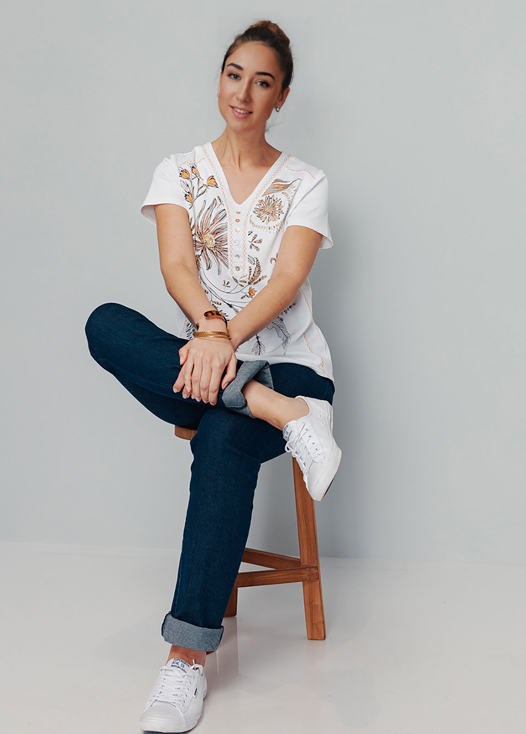 Floral_pattern_t-shirt_with_embroidery_Natural_SF1_slim