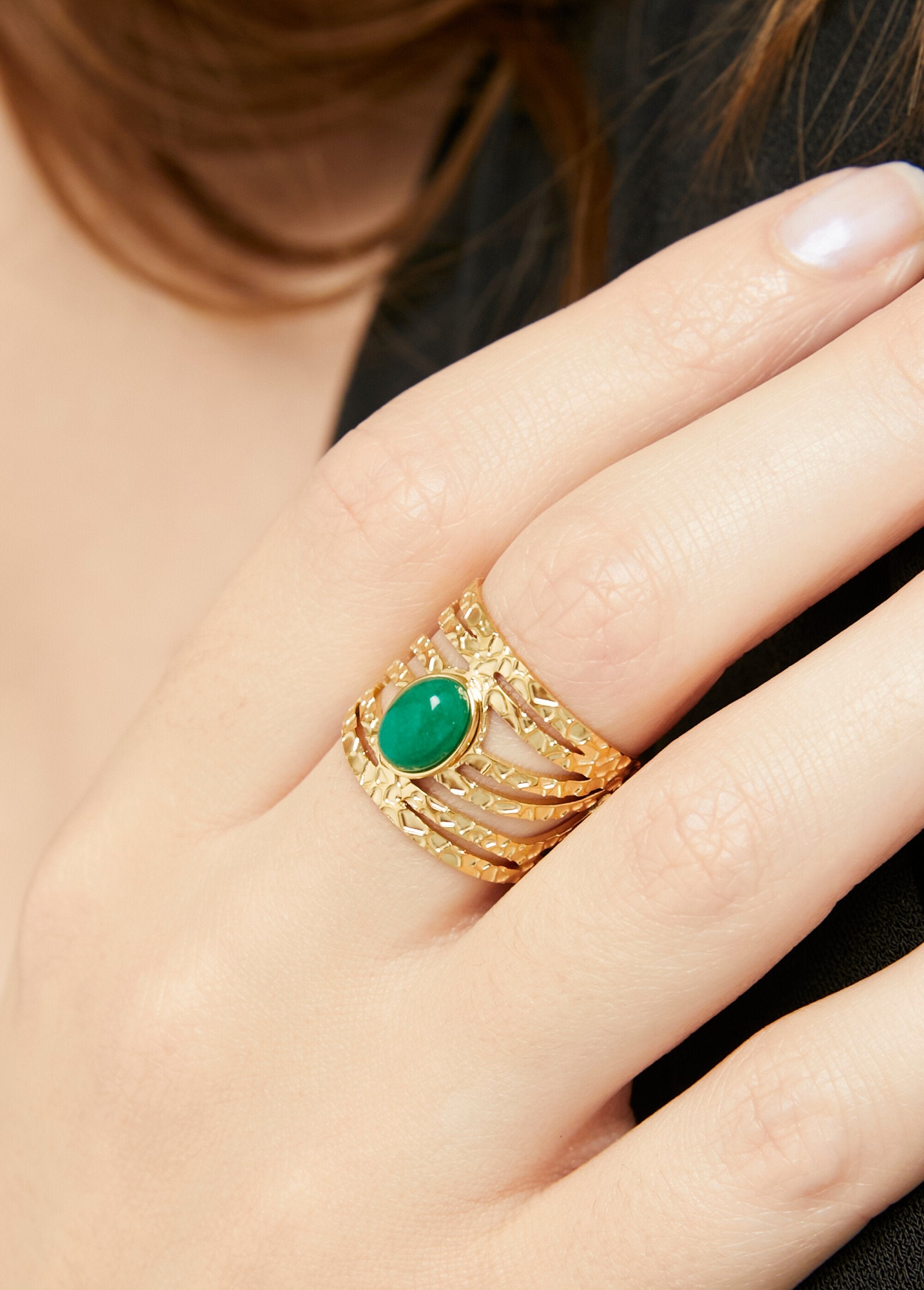 Multi-link_steel_ring_with_stone_Gold_and_green_FA2_slim