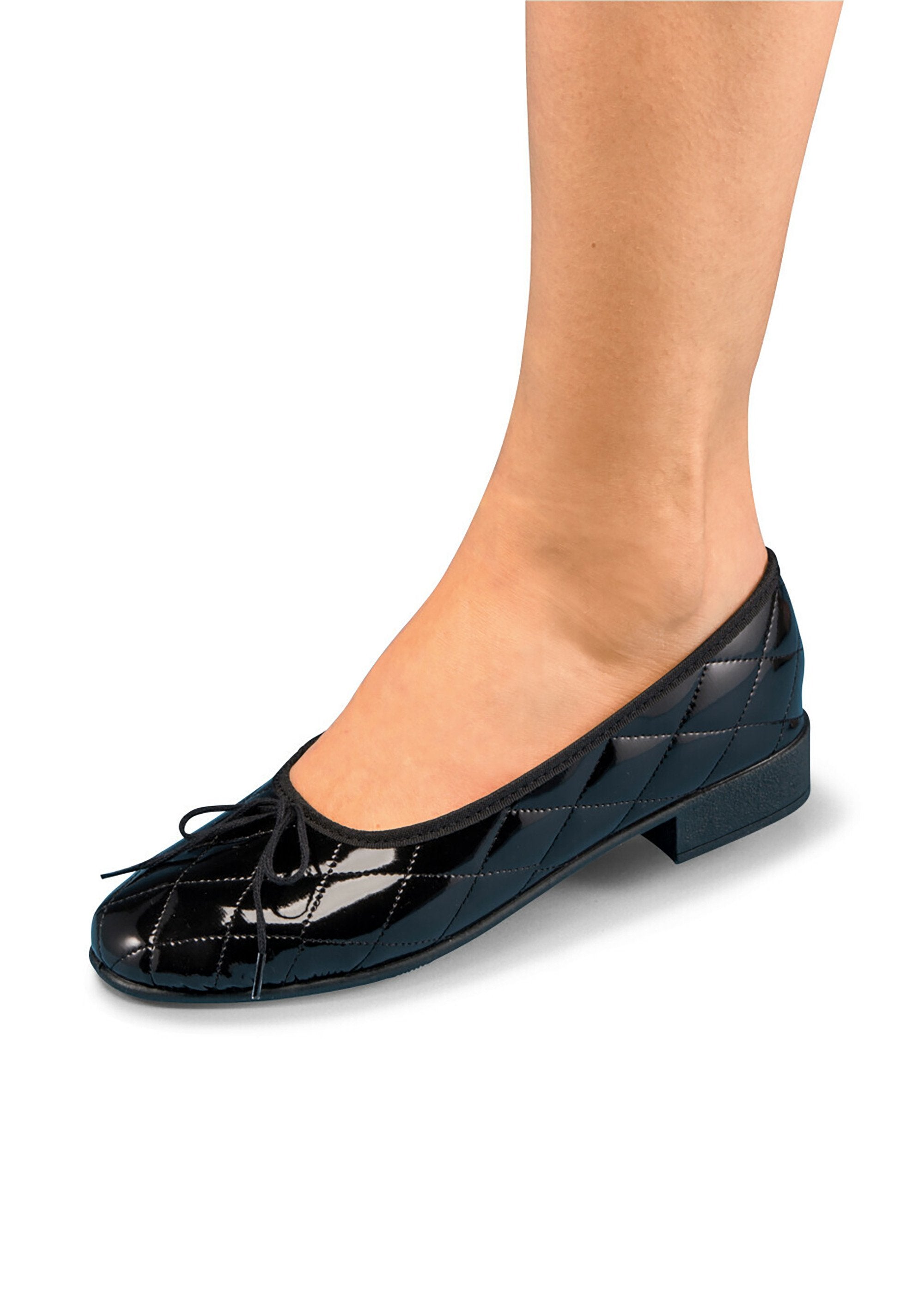 Standard_width_vegan_ballerinas_Black_varnish_SF1_slim