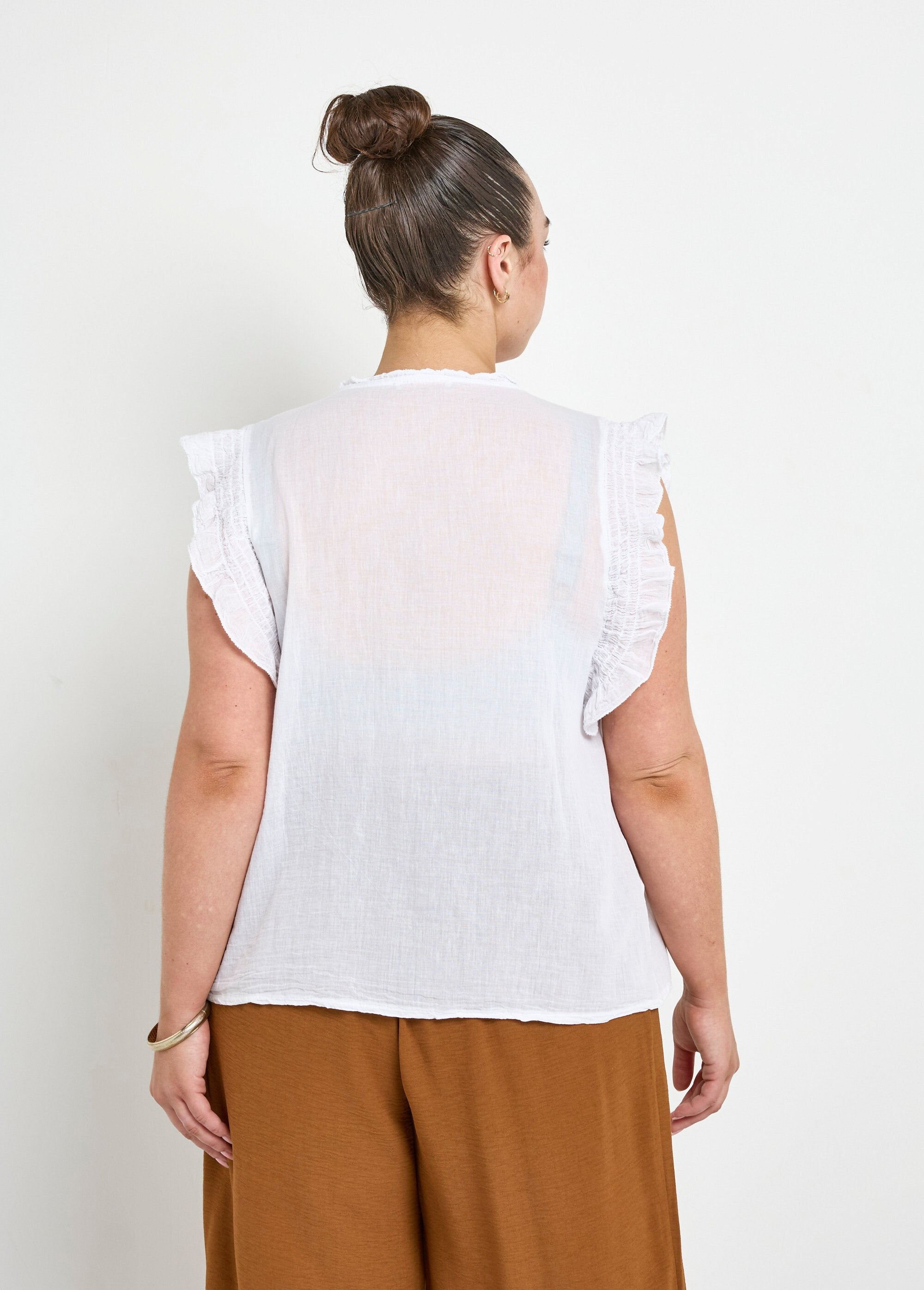 Sleeveless_cotton_voile_blouse_White_DO1_curvy