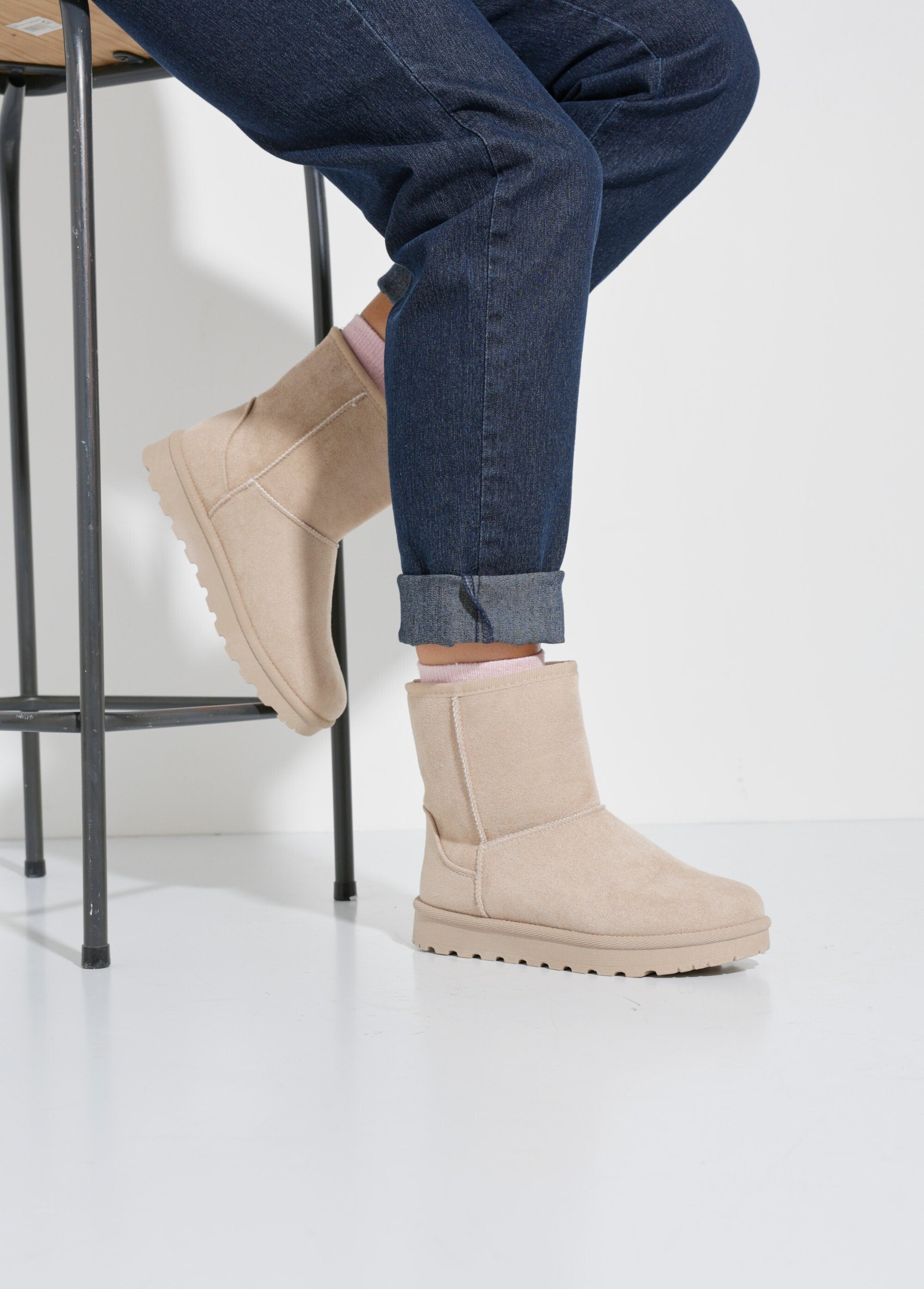 Warm_fur-lined_boots_with_wedge_sole_Beige_SF1_slim