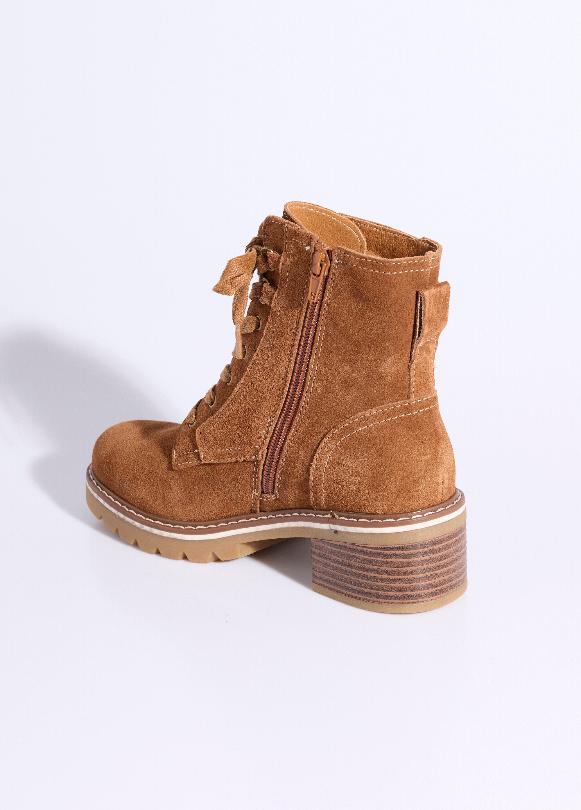 Notched_leather_ankle_boots_with_wide_heel_camel_DO1_slim