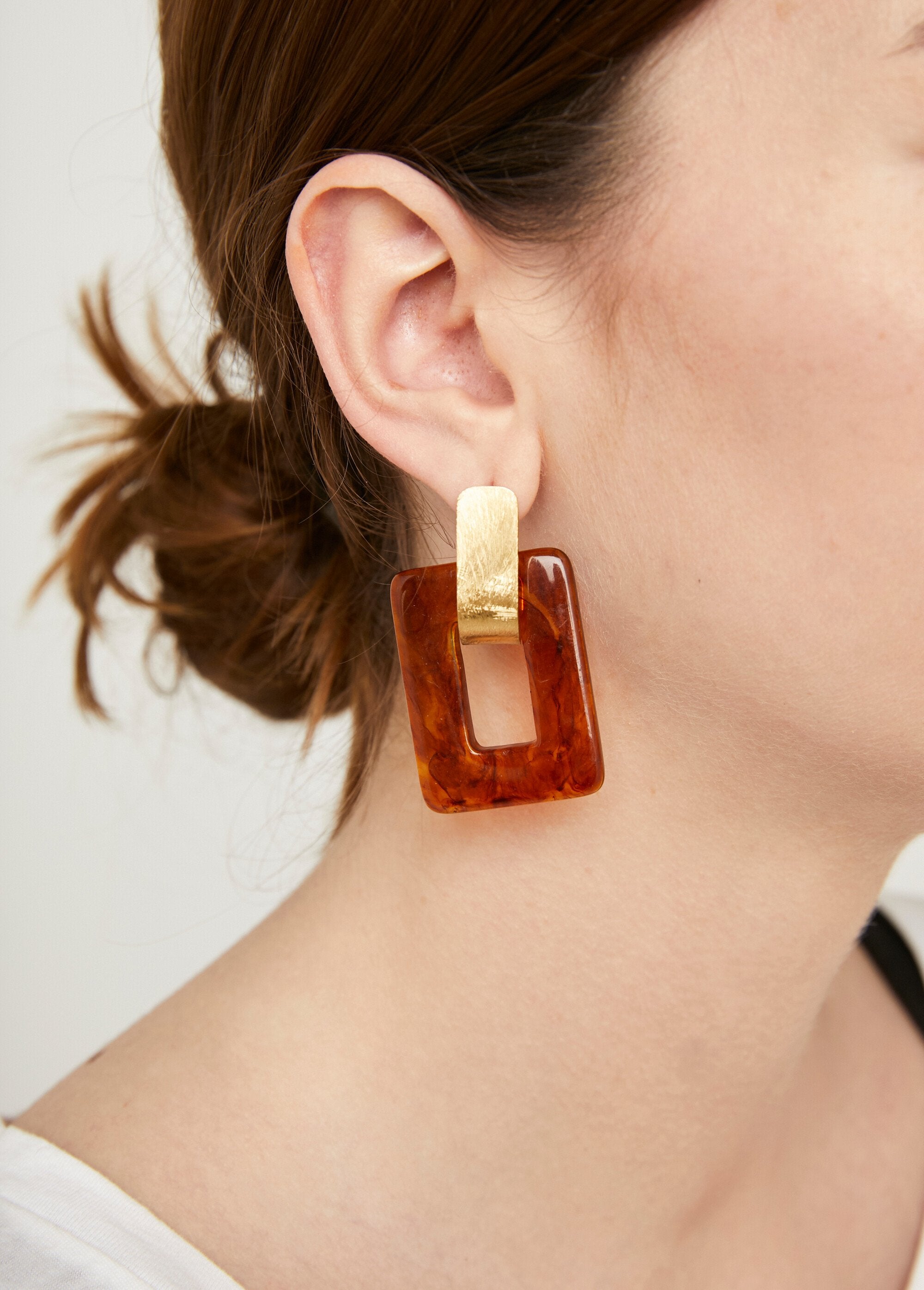 Steel_and_tortoiseshell_earrings_Gold_and_brown_FA1_slim