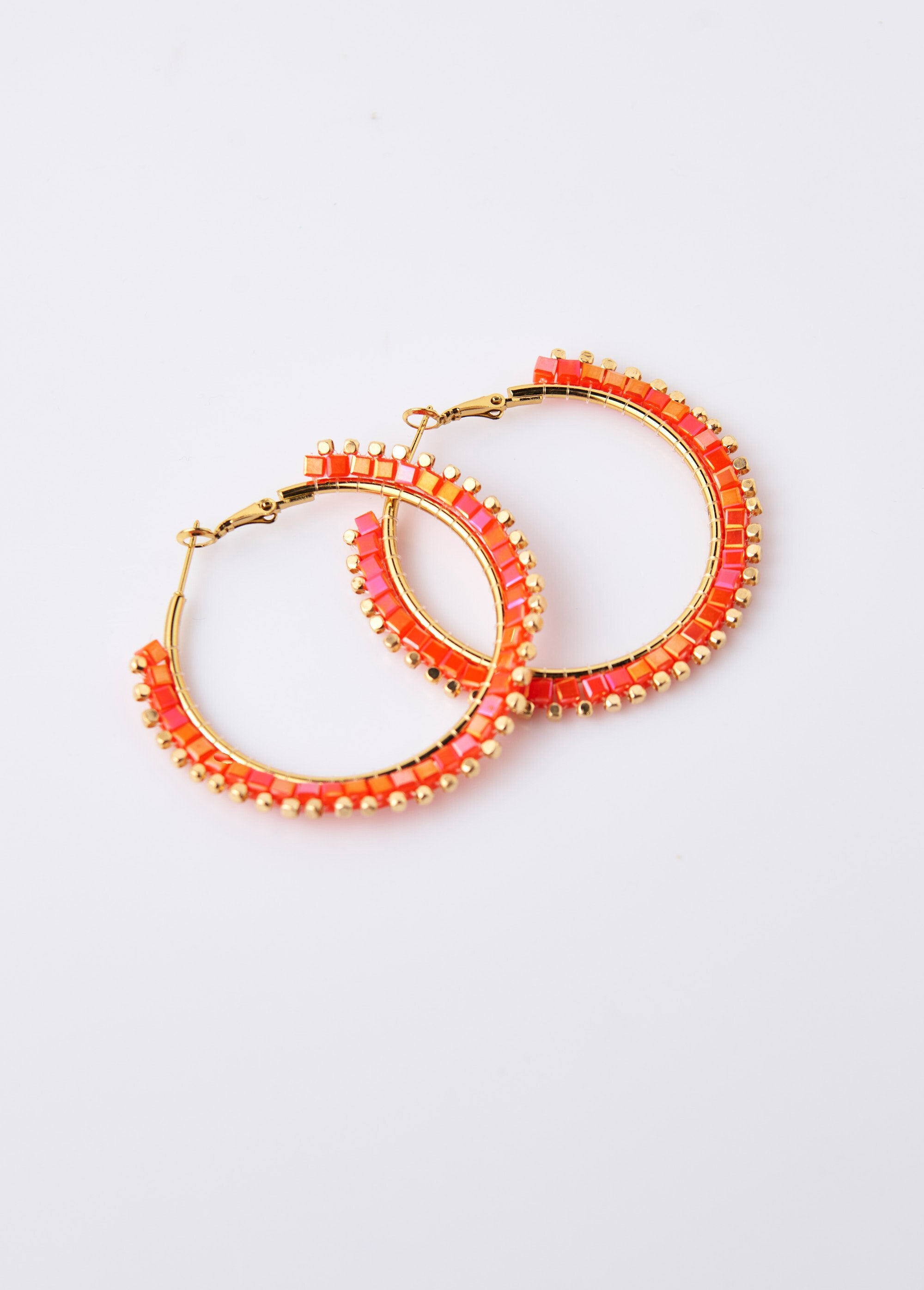 Stainless_steel_glass_bead_hoop_earrings_Orange_FA1_slim