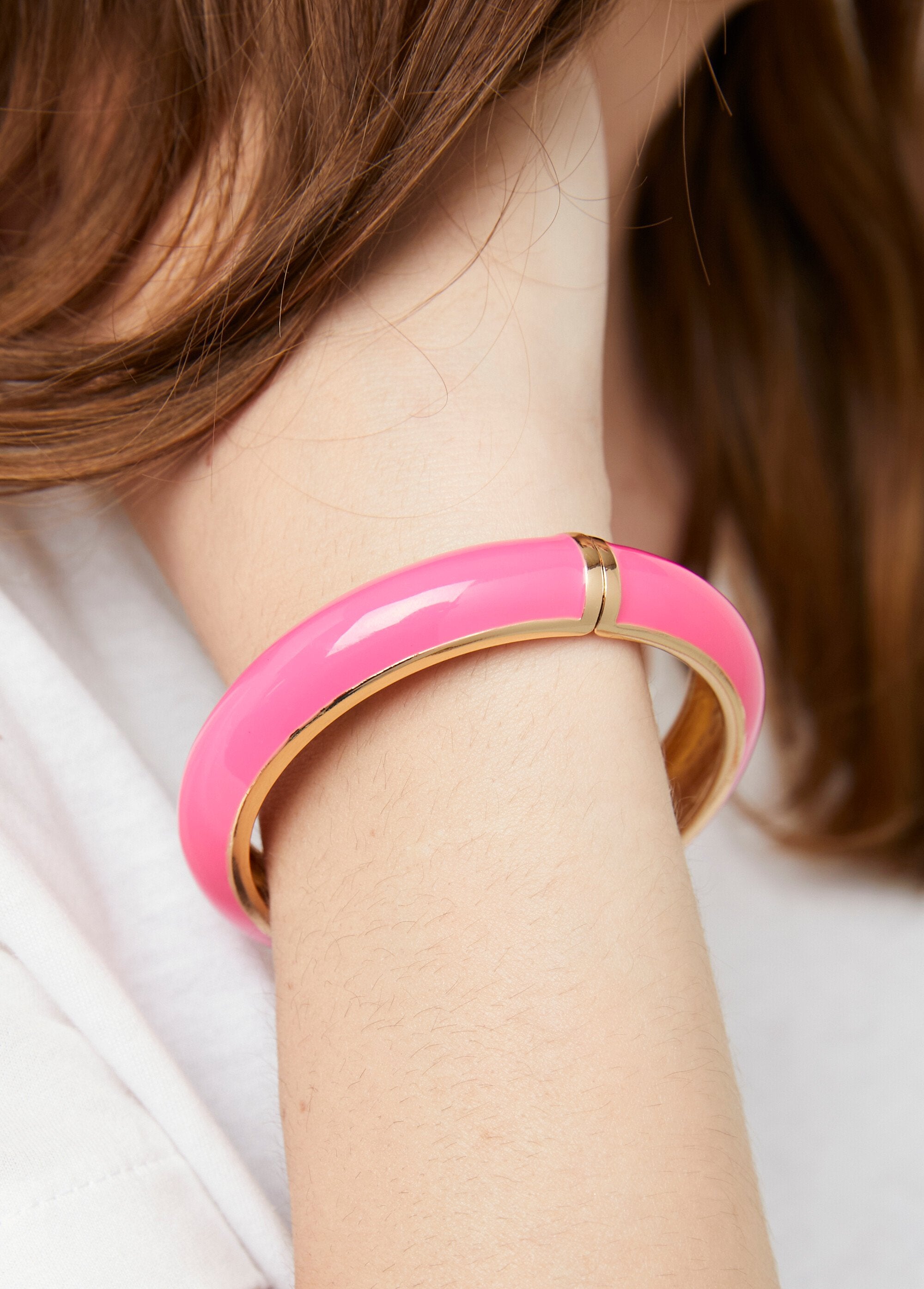 Wide_enamel_and_steel_bangle_bracelet_Gold_and_fuchsia_FA2_slim