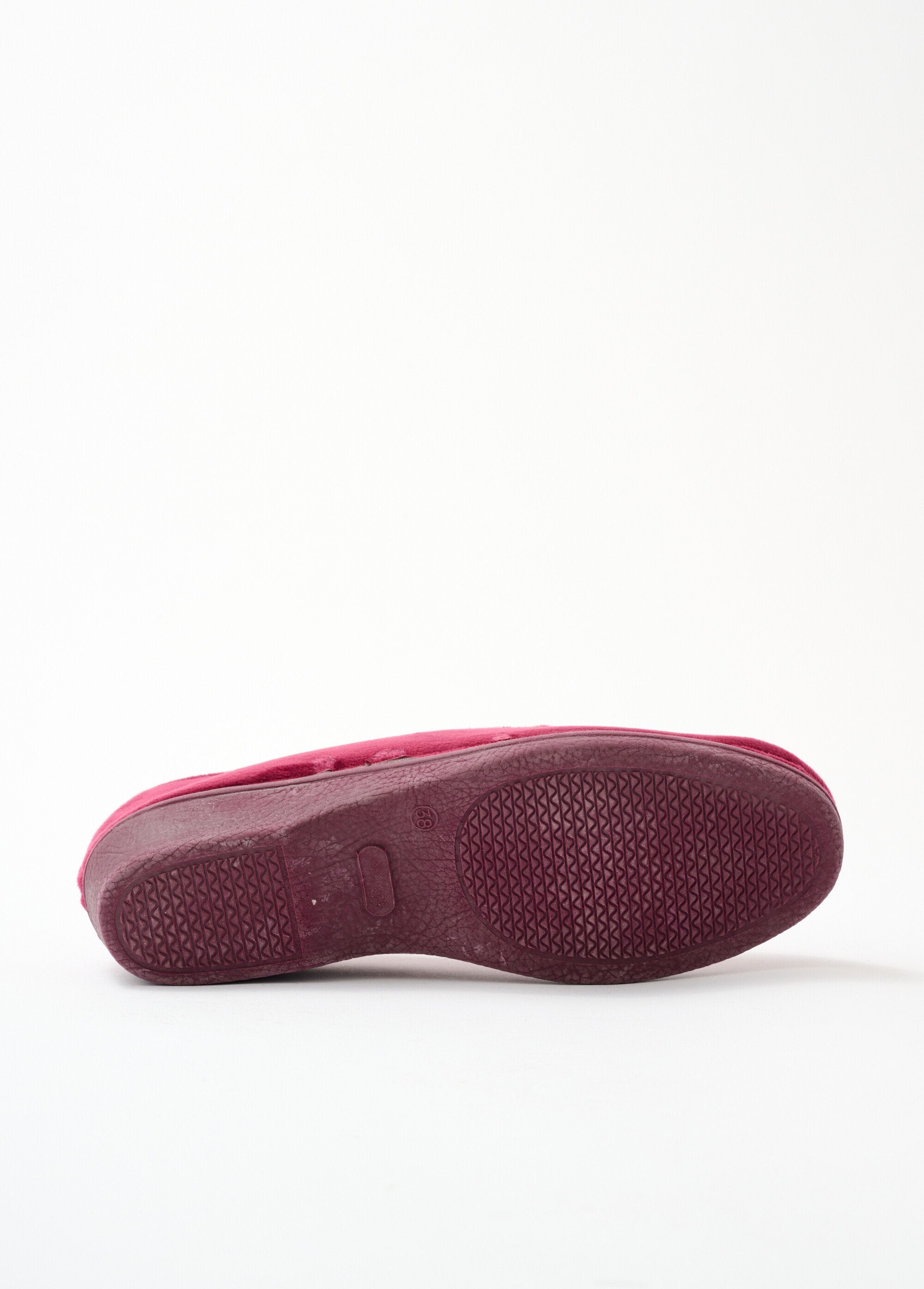 Comfort_width_embroidered_slip-on_slipper_Bordeaux_UN1_slim