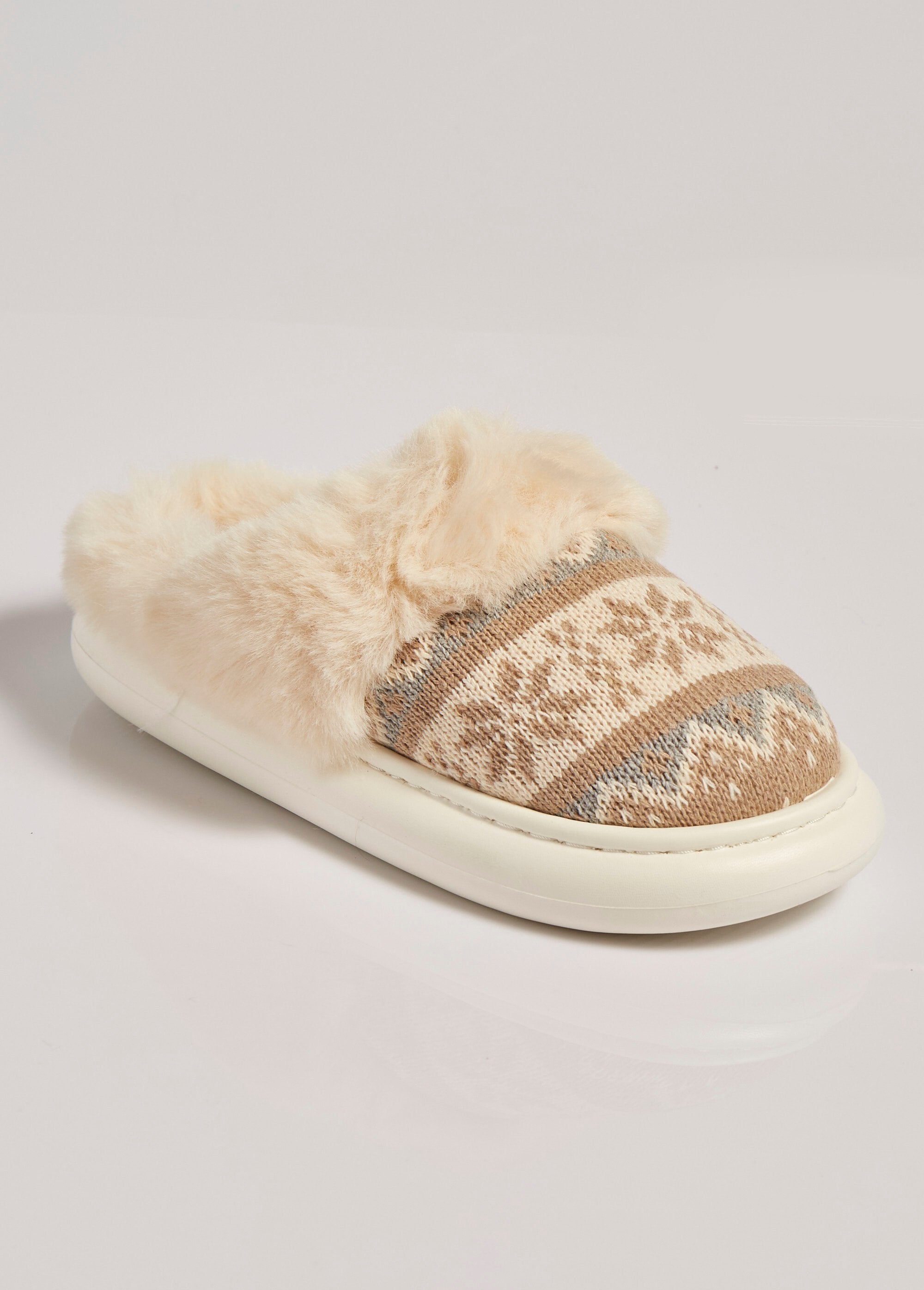 Christmas-themed_fur_and_jacquard_slippers_Beige_FA1_slim