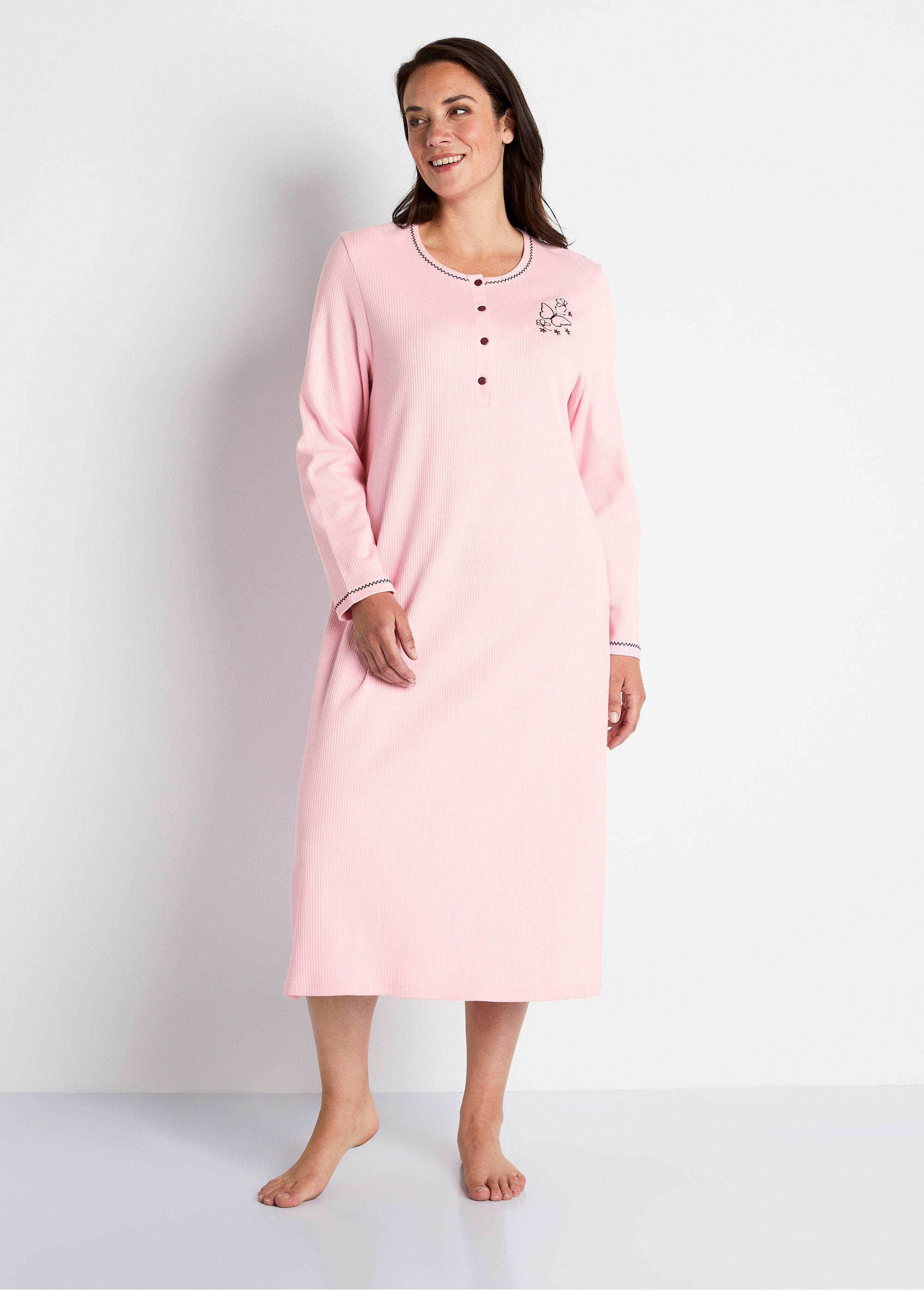 Embroidered_t-shirt_nightgown_Pink_FA1_curvy