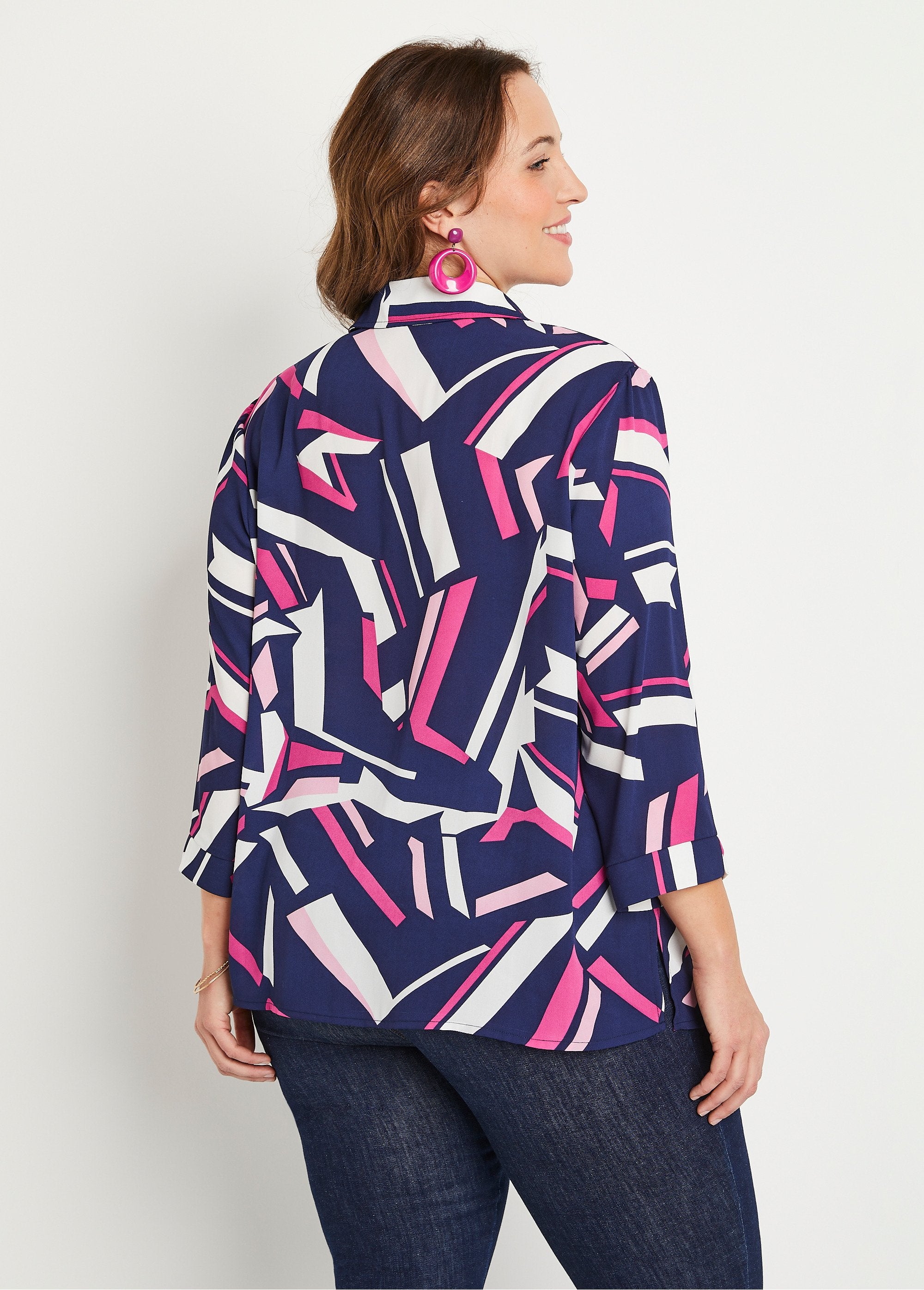 Straight_graphic_blouse_with_3/4_sleeves_Navy_and_fuchsia_DO1_curvy