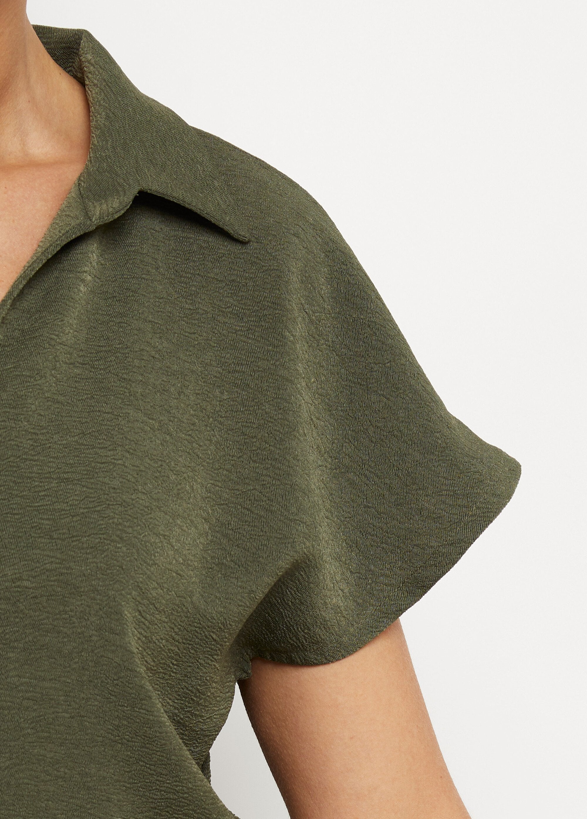 Short-sleeved_blouse,_tied_at_the_waist_Khaki_DE1_slim
