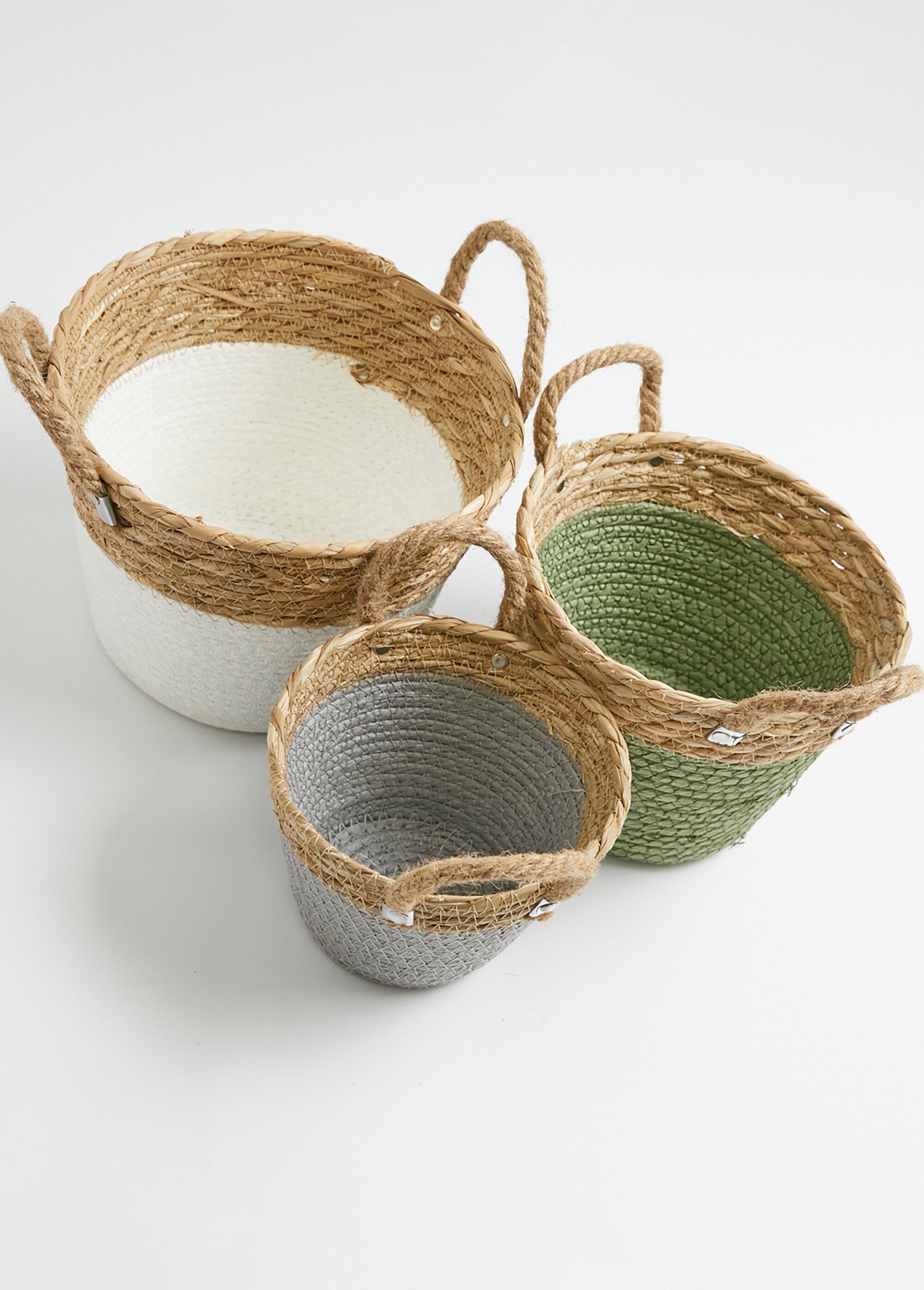 Two-tone_wicker_basket_with_rope_handles_Natural_DE1_slim