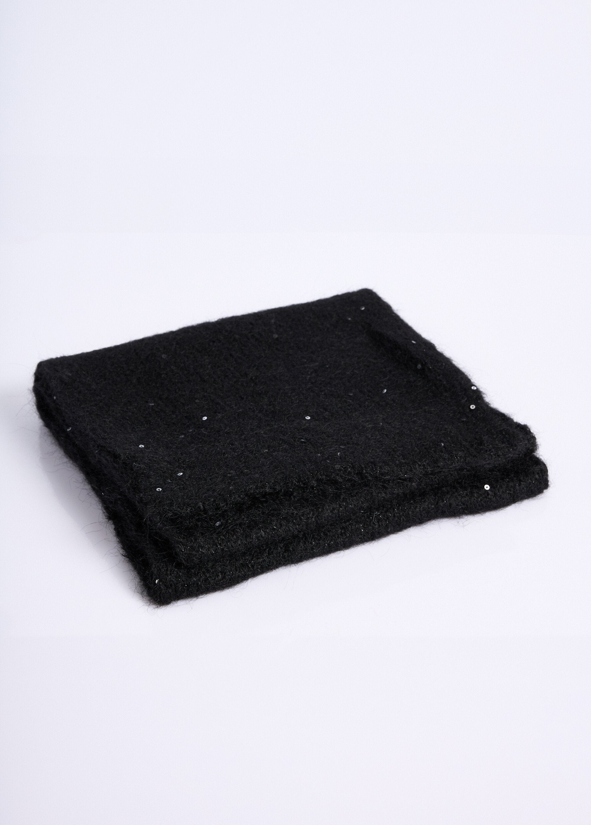 Warm,_shiny_knit_scarf_with_sequins_Black_FA1_slim