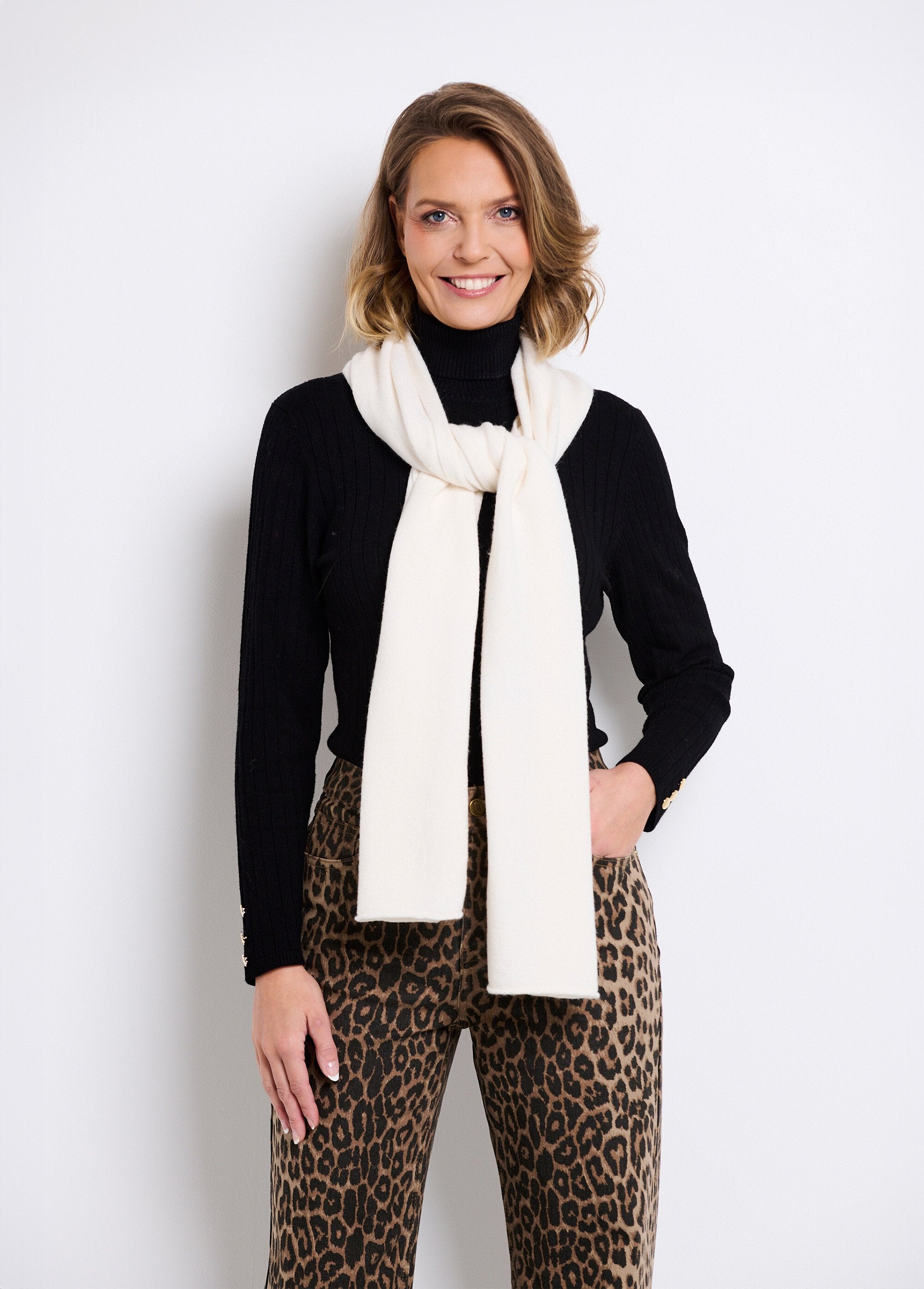 Seamless_cashmere_touch_scarf_Ecru_FA1_slim