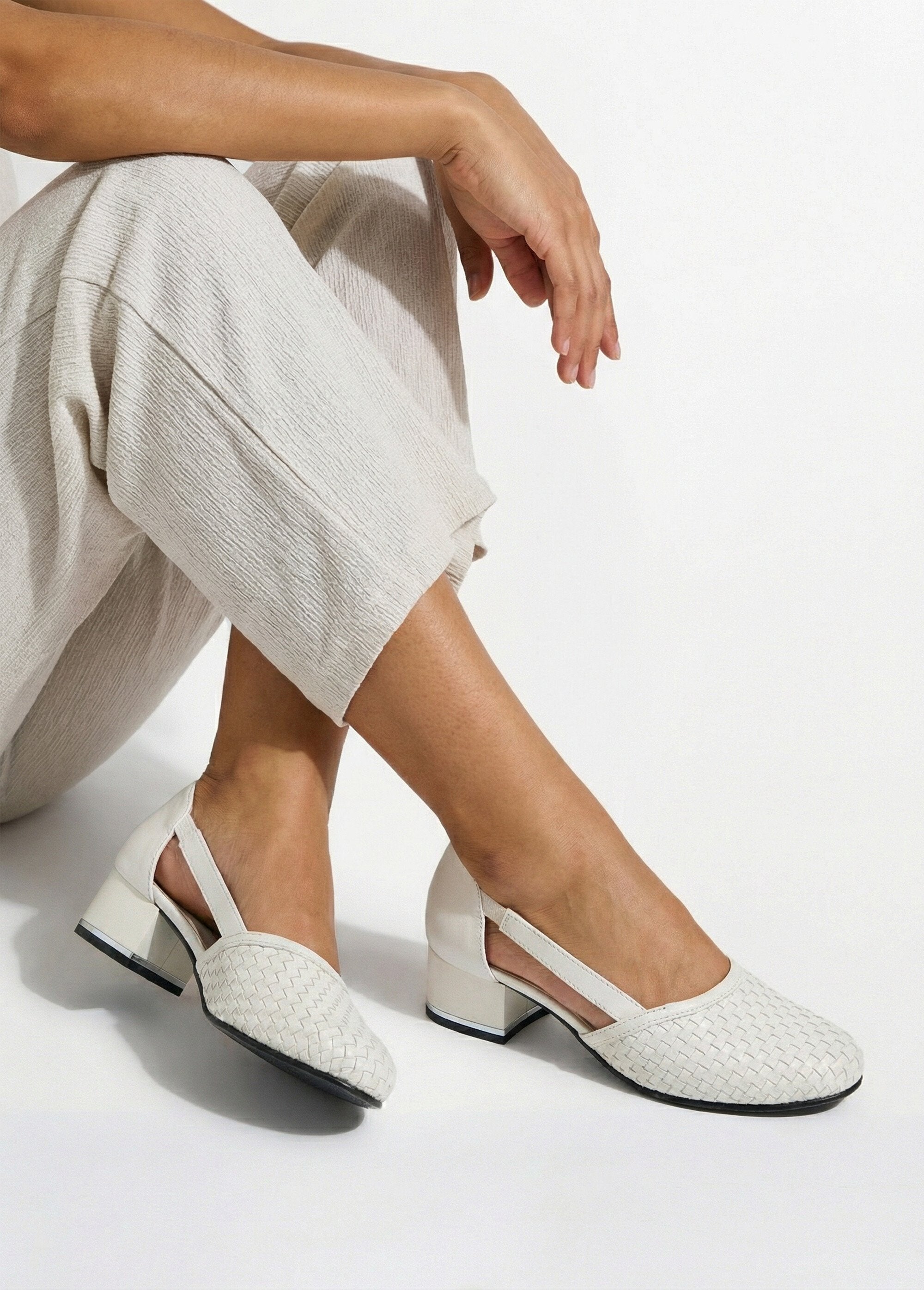 Leather_heeled_pumps_White_SF1_slim