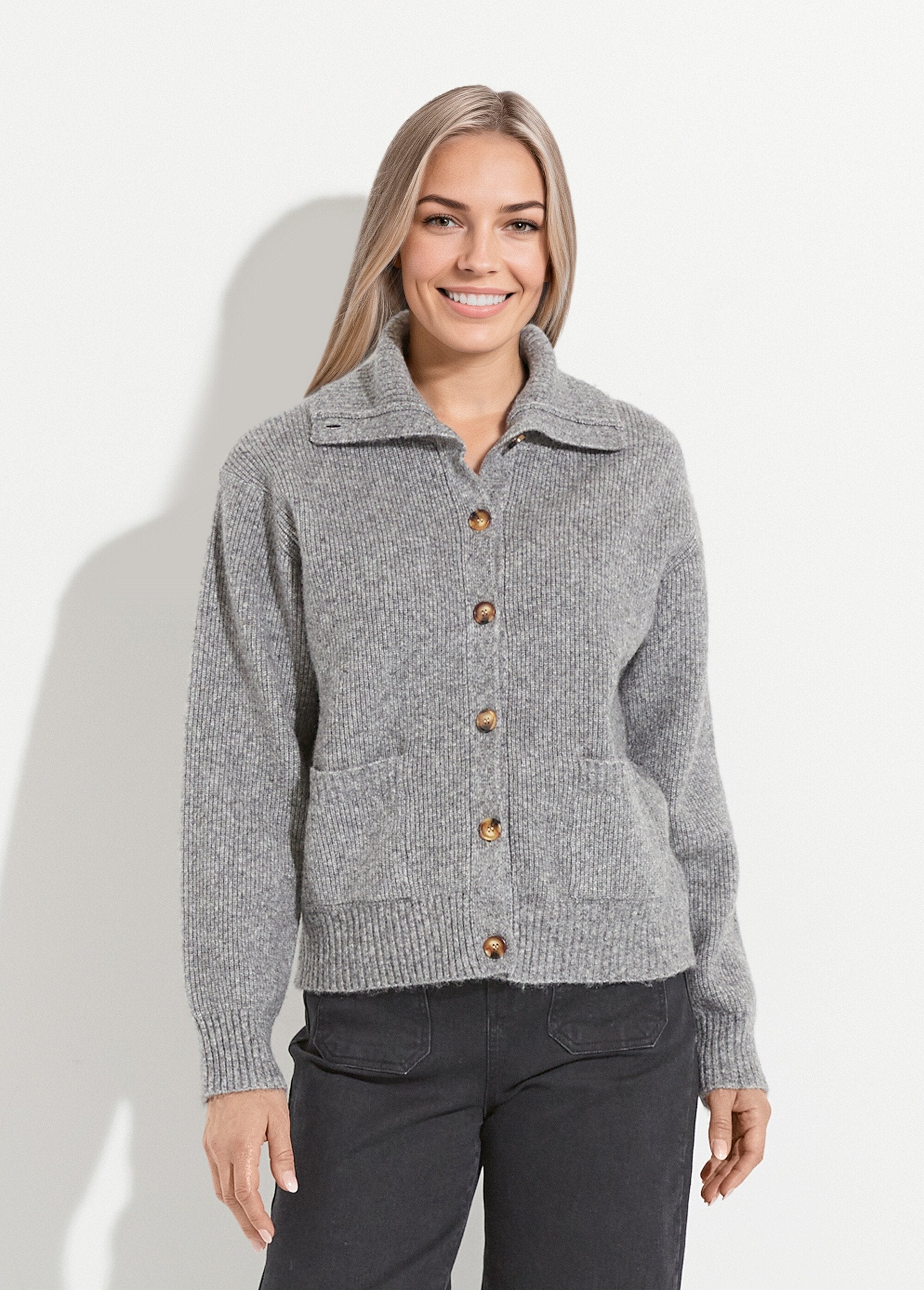 Warm_ribbed_button-down_cardigan_with_wool_and_recycled_fibers_Gris_chine_FA1_slim
