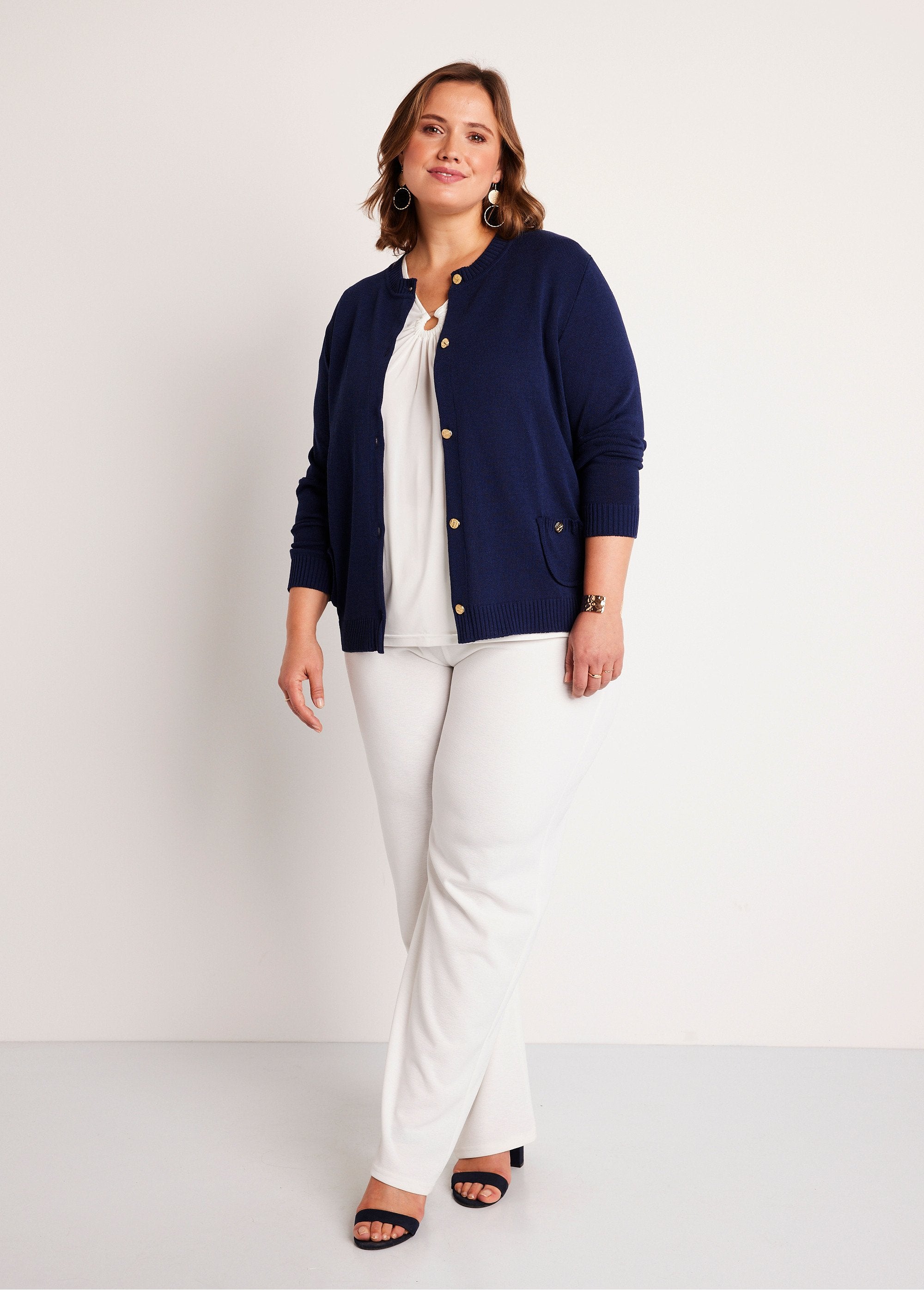 Short_buttoned_cardigan_vest_Marine_SF1_curvy