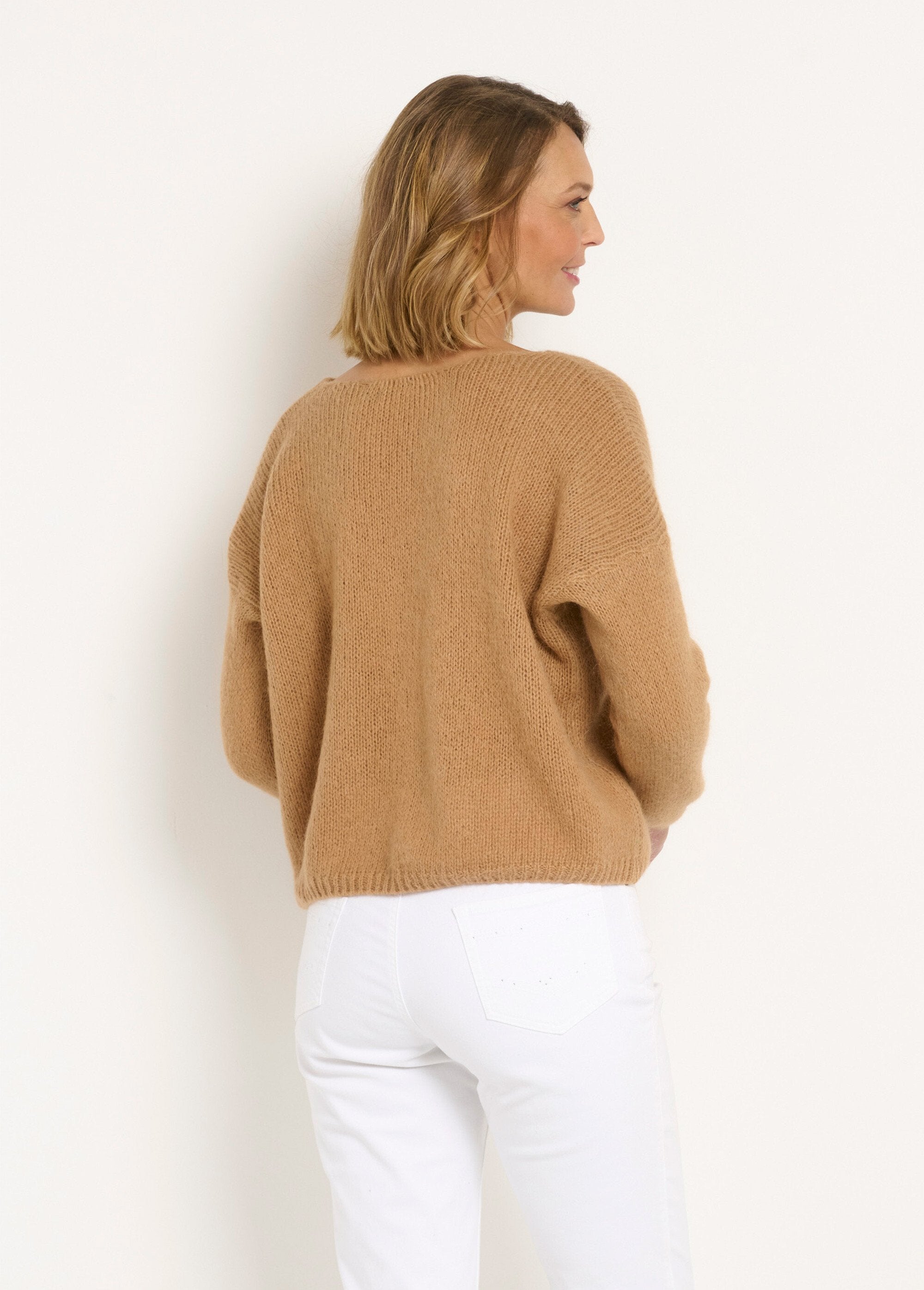 Gilet_chaud_en_mohair_avec_col_V_Camel_DO1_slim