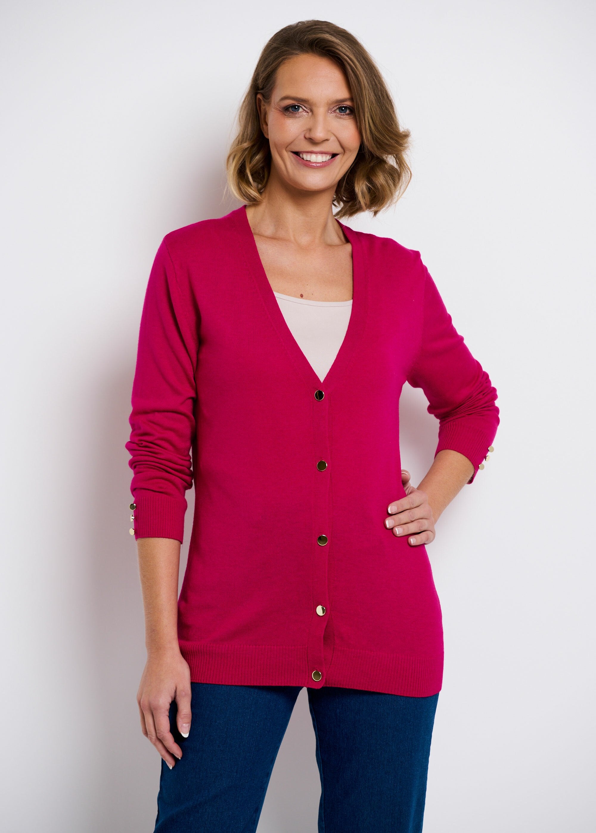 Fine_V-neck_buttoned_cardigan_in_plain_jersey_with_merino_wool_Cassis_FA1_slim