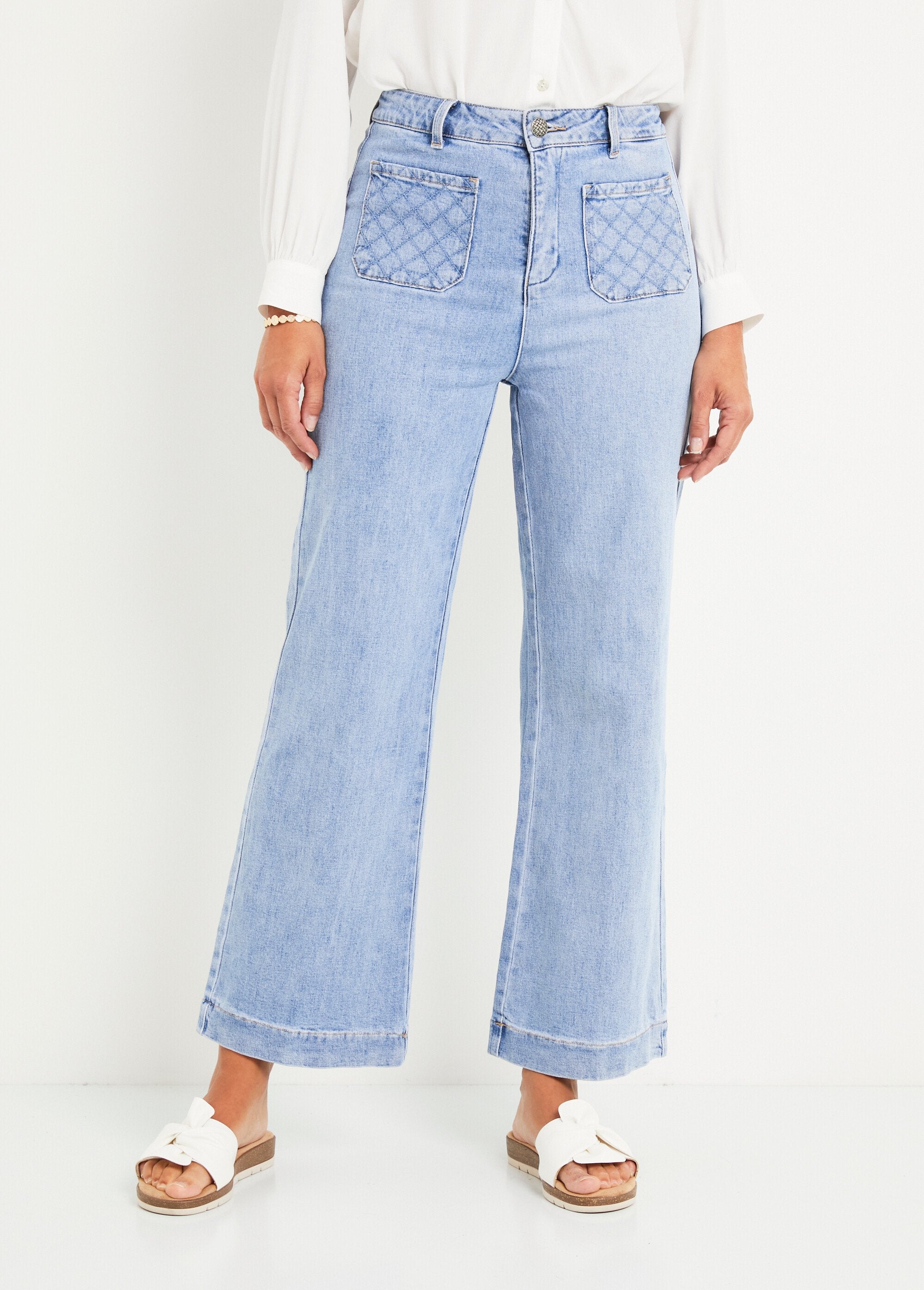 Stretch_flare_jeans_with_patch_pockets_Bleach_blue_FA1_slim