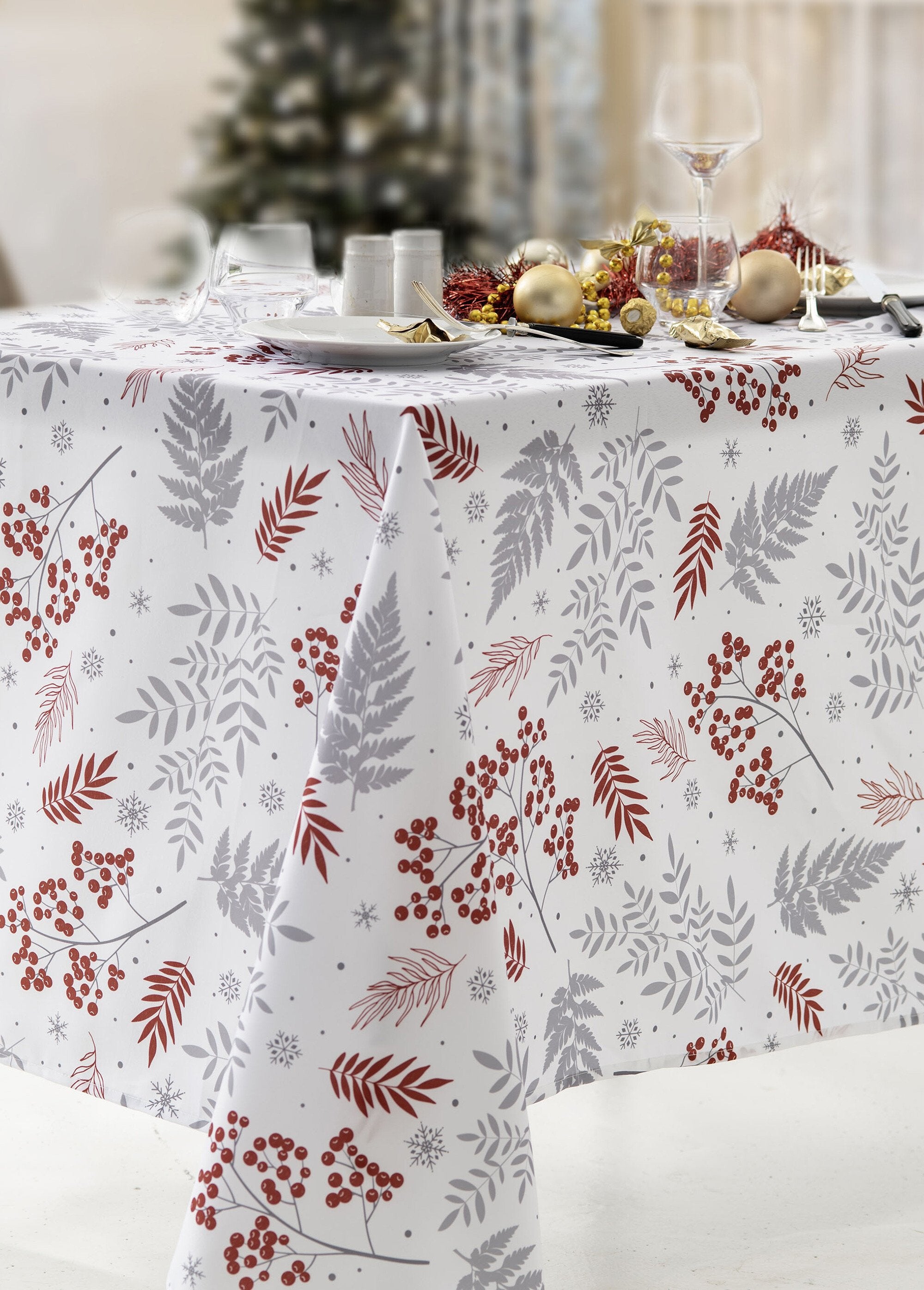 Winter_foliage_pattern_holiday_tablecloth_Red_FA1_slim