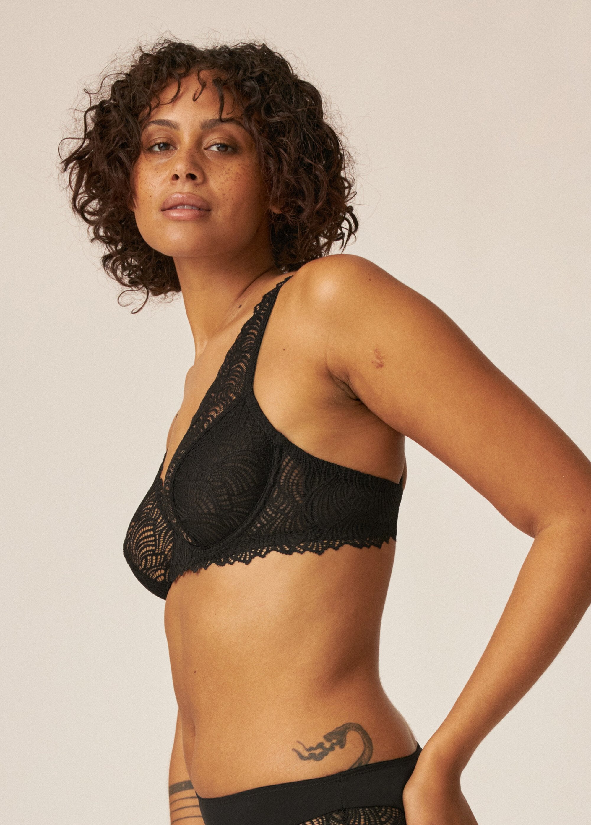 Naturana®_-_Underwired_scarf_bra_Black_DR1_slim