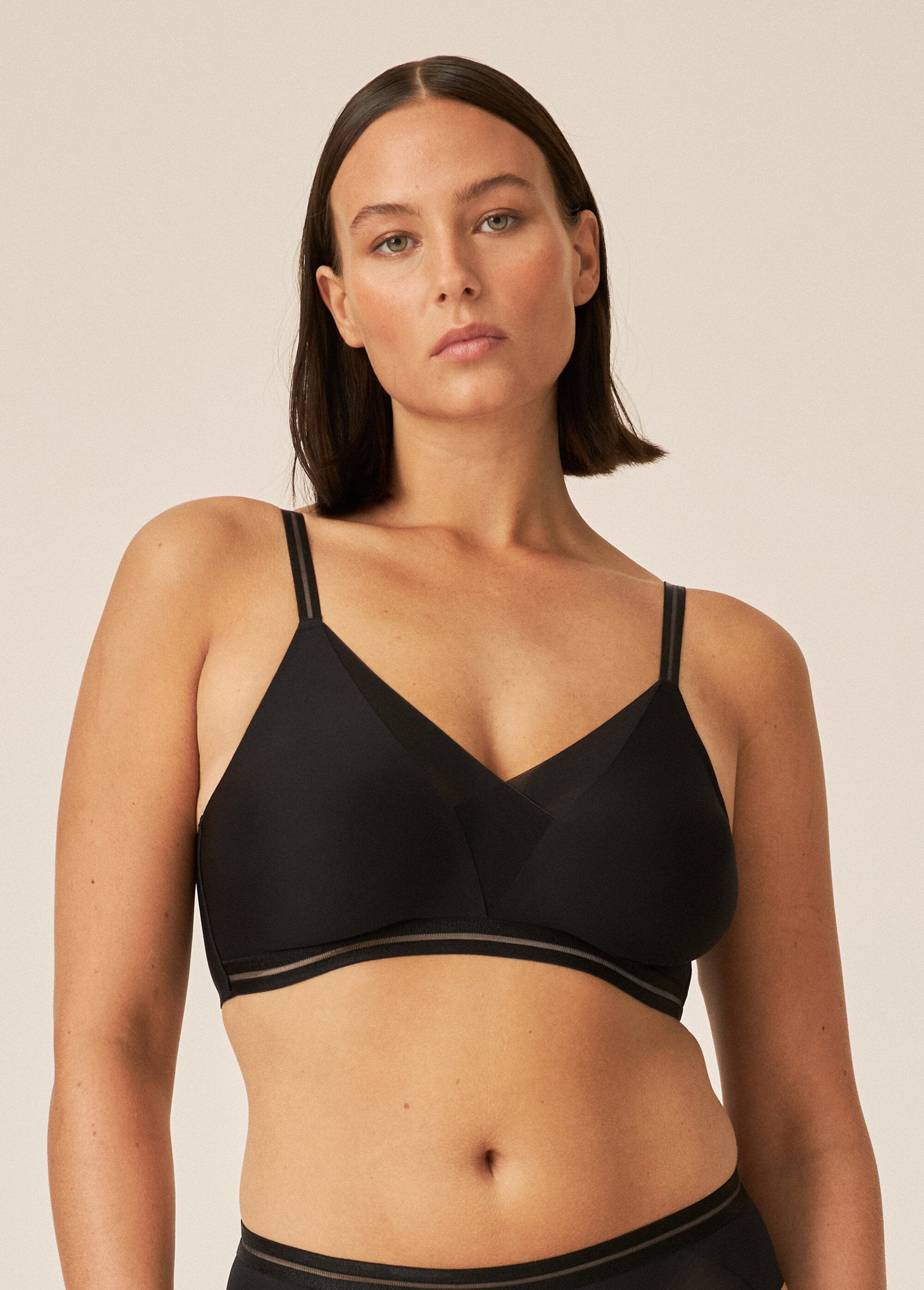 Naturana®_-_Invisible_wireless_bra_Black_FA1_slim